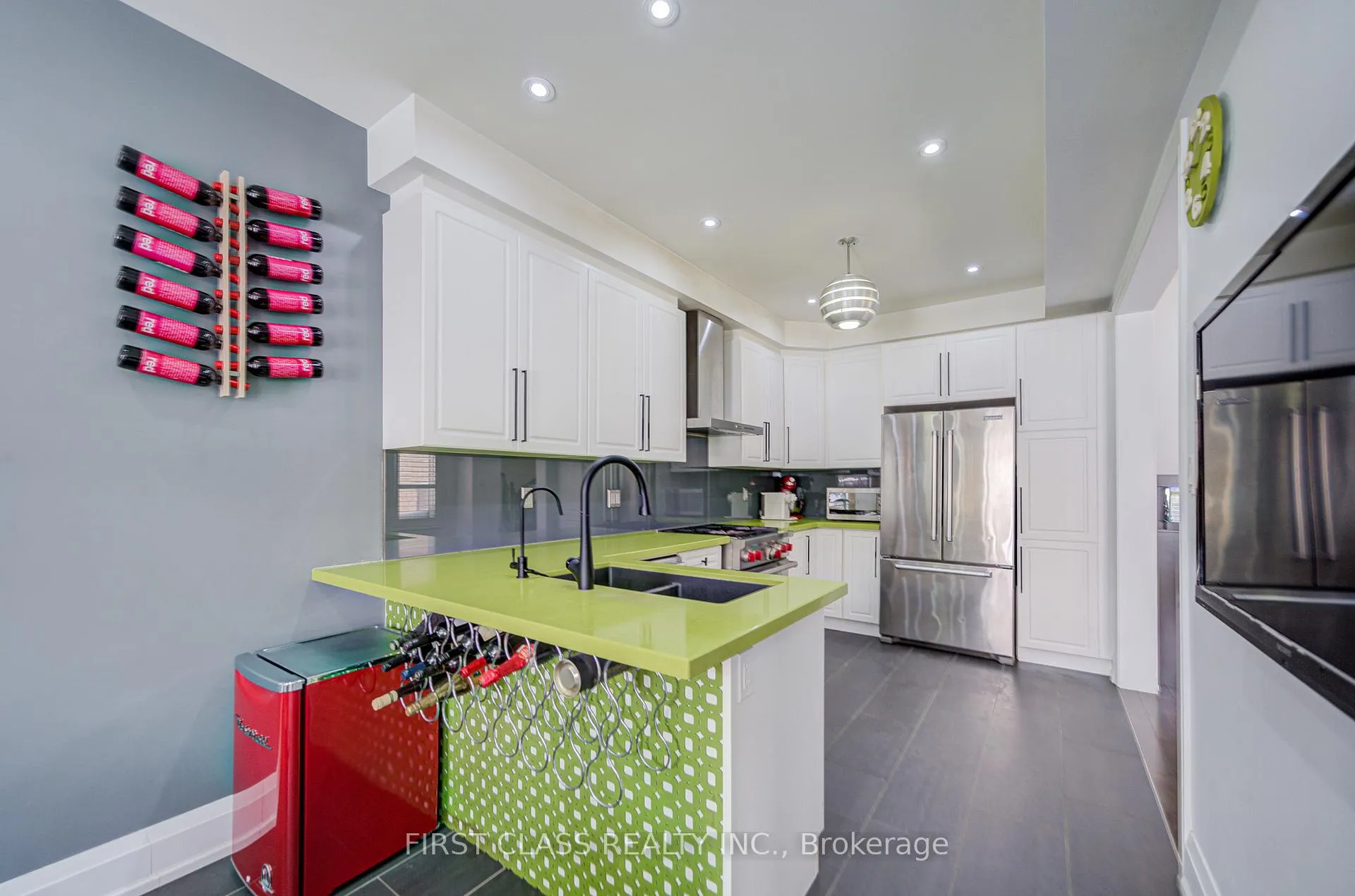 Photo 16 of 36 Staglin Court, Markham, Cathedraltown — HOMEH