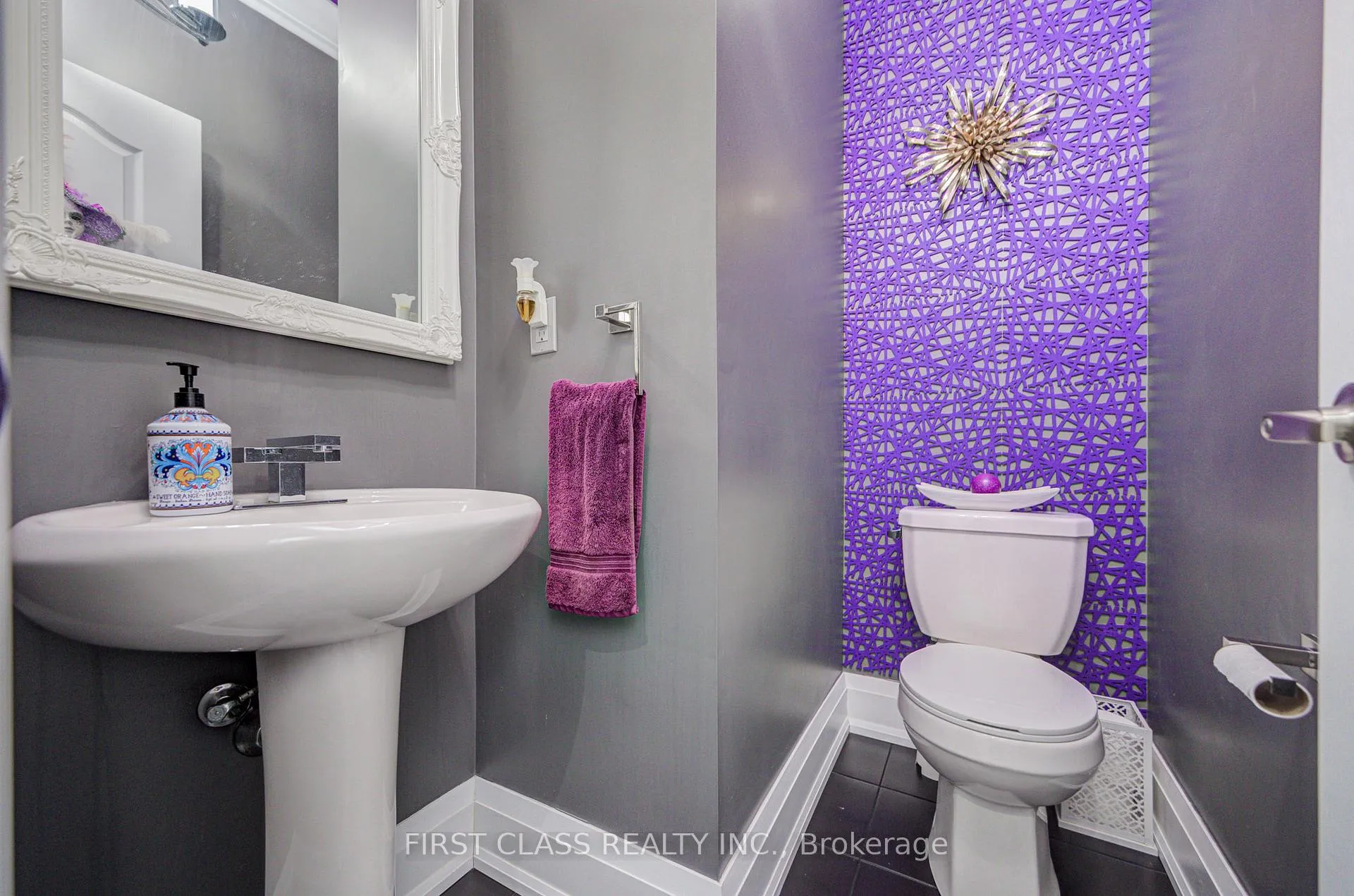 Photo 19 of 36 Staglin Court, Markham, Cathedraltown — HOMEH