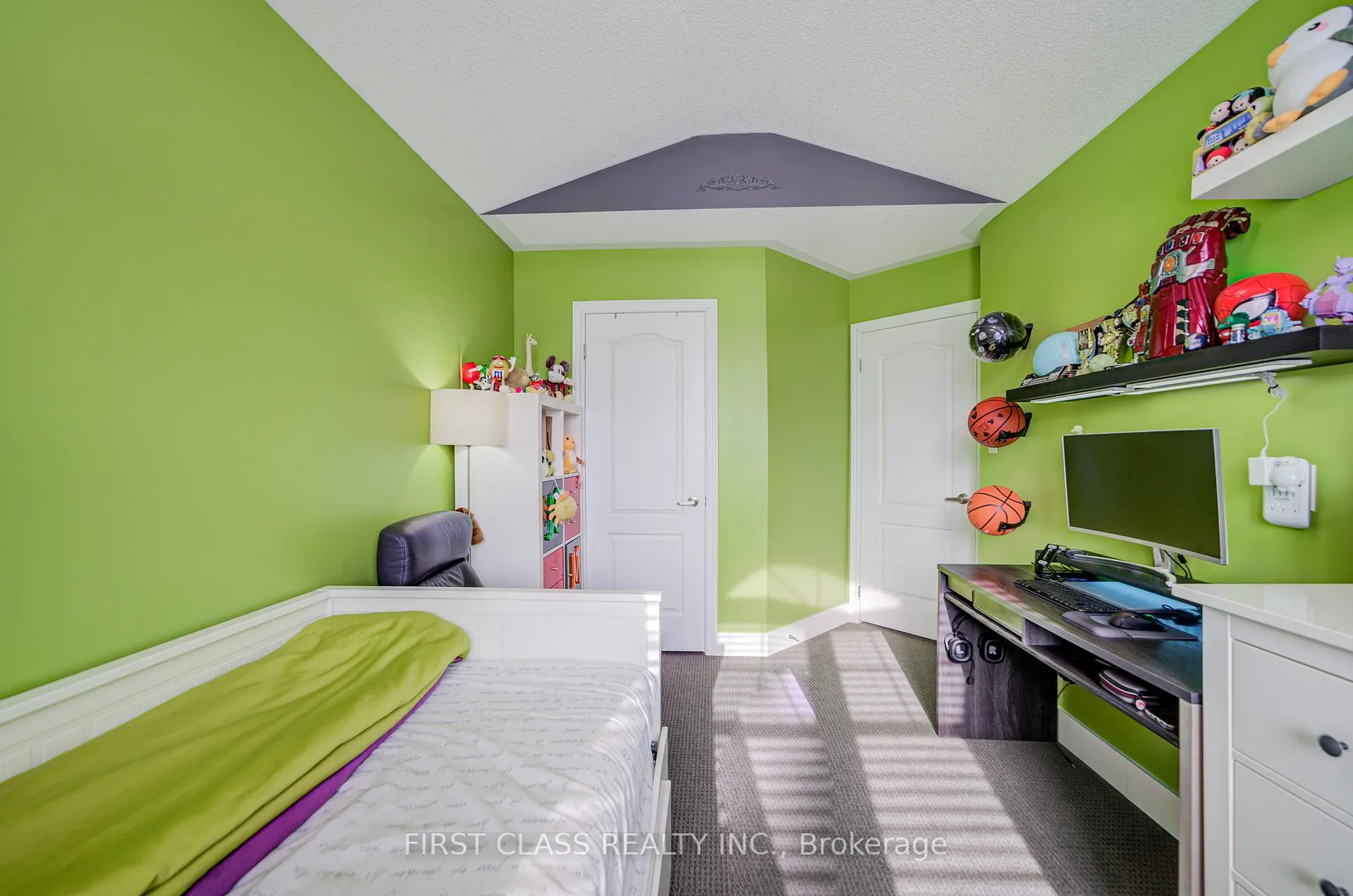 Photo 24 of 36 Staglin Court, Markham, Cathedraltown — HOMEH