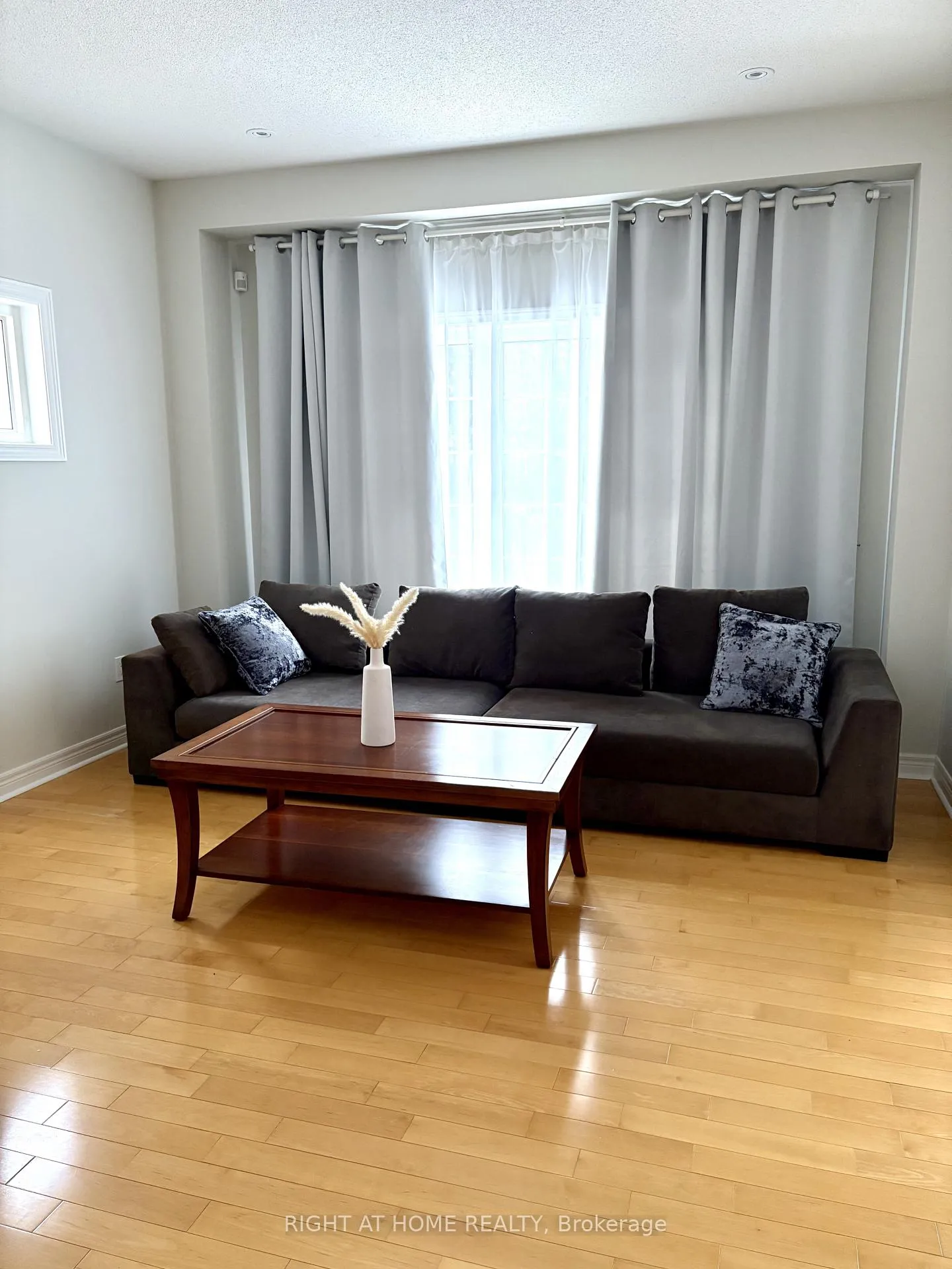 Photo 4 of 83 Chopin Boulevard, Vaughan, Patterson — HOMEH