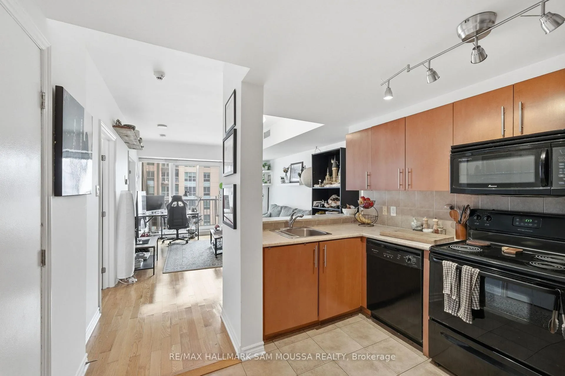 Photo 11 of Unit 1010, 200 Rideau Street, Ottawa, Sandy Hill — HOMEH