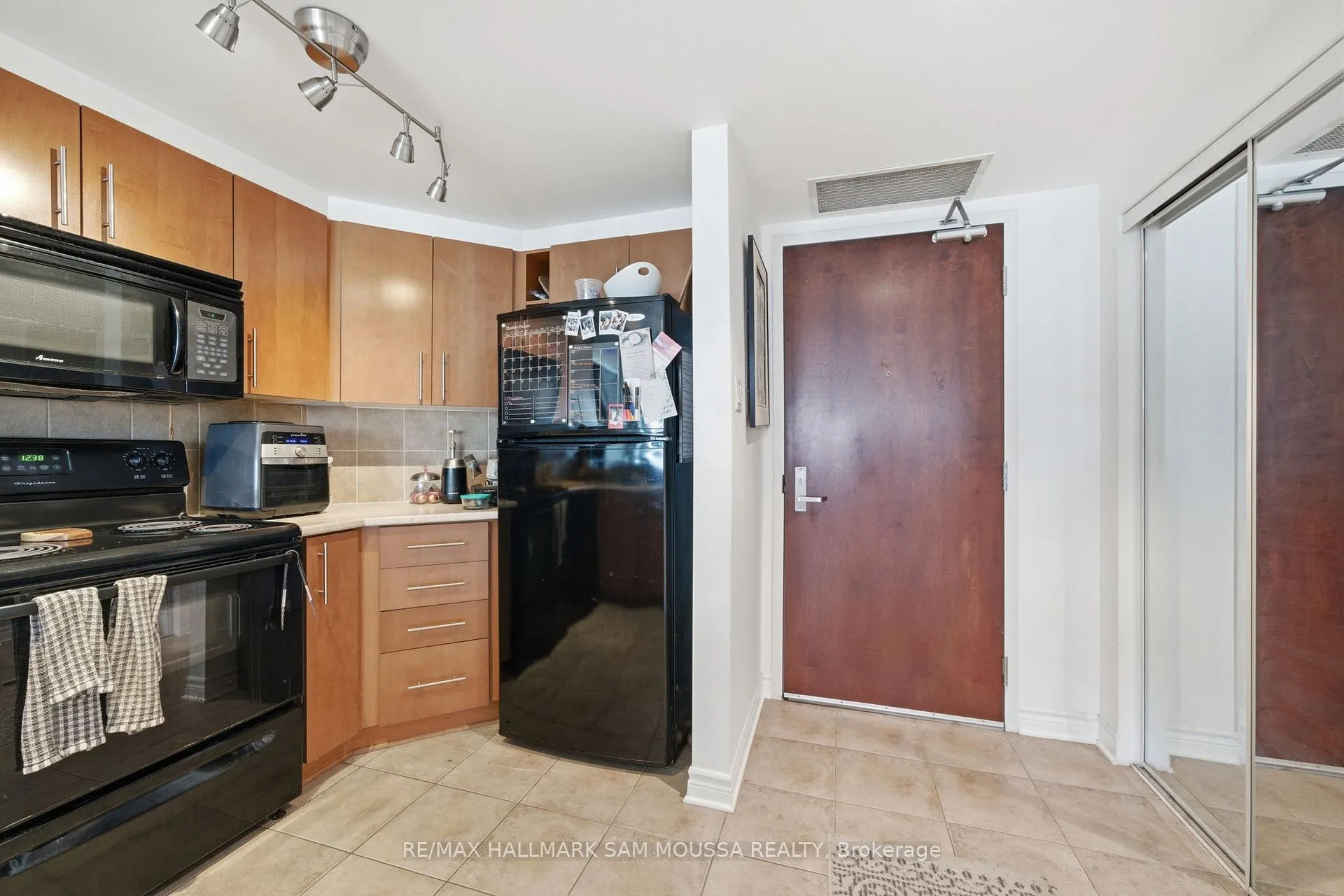 Photo 12 of Unit 1010, 200 Rideau Street, Ottawa, Sandy Hill — HOMEH