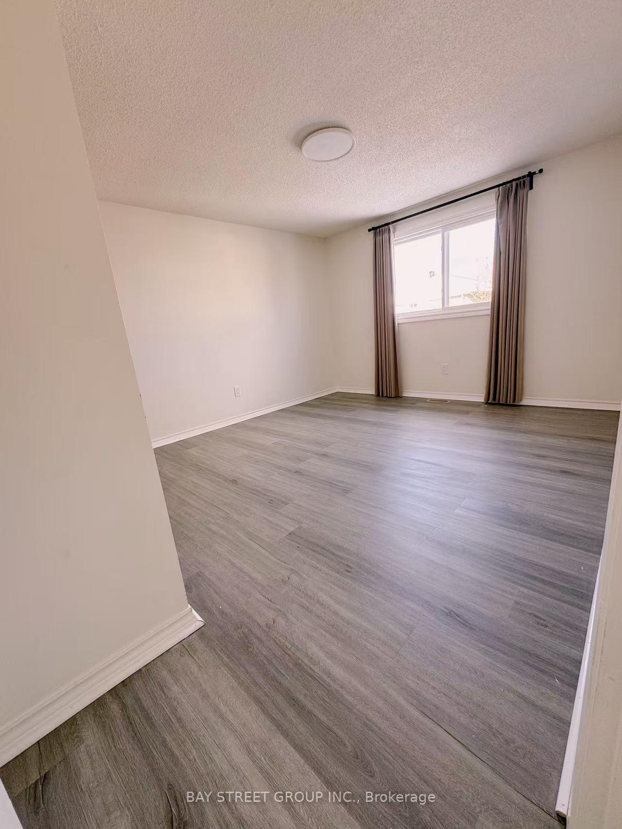 Photo 4 of 68 Hendon Road, Markham, Milliken Mills East — HOMEH