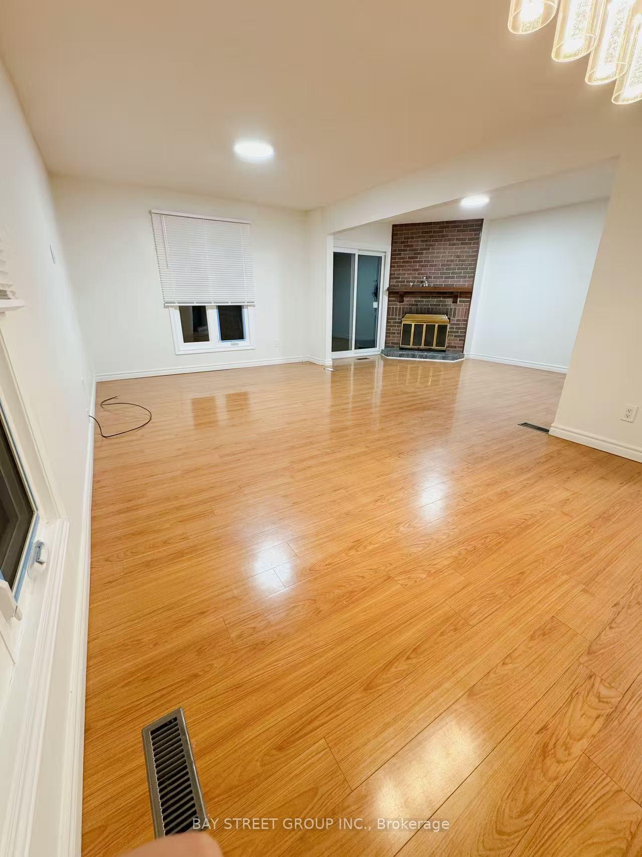 Photo 5 of 68 Hendon Road, Markham, Milliken Mills East — HOMEH