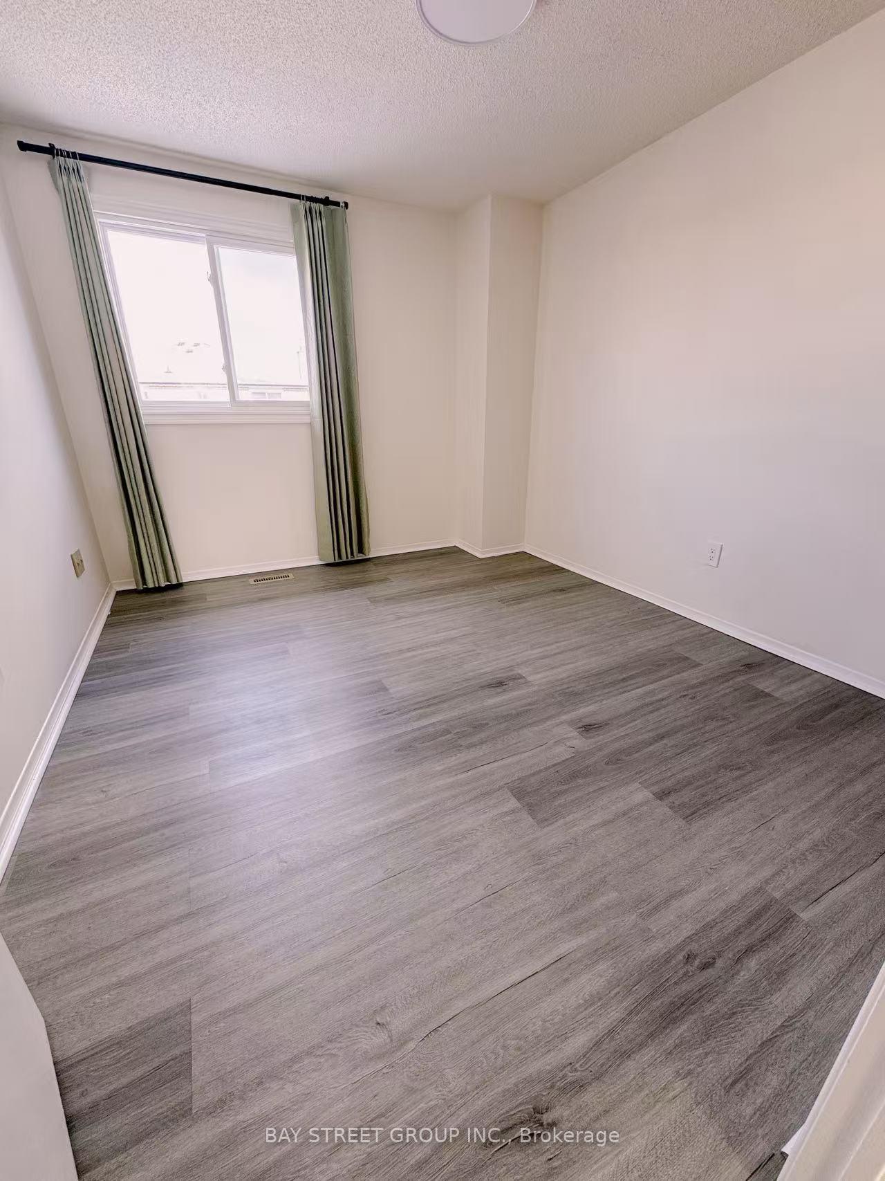 Photo 8 of 68 Hendon Road, Markham, Milliken Mills East — HOMEH