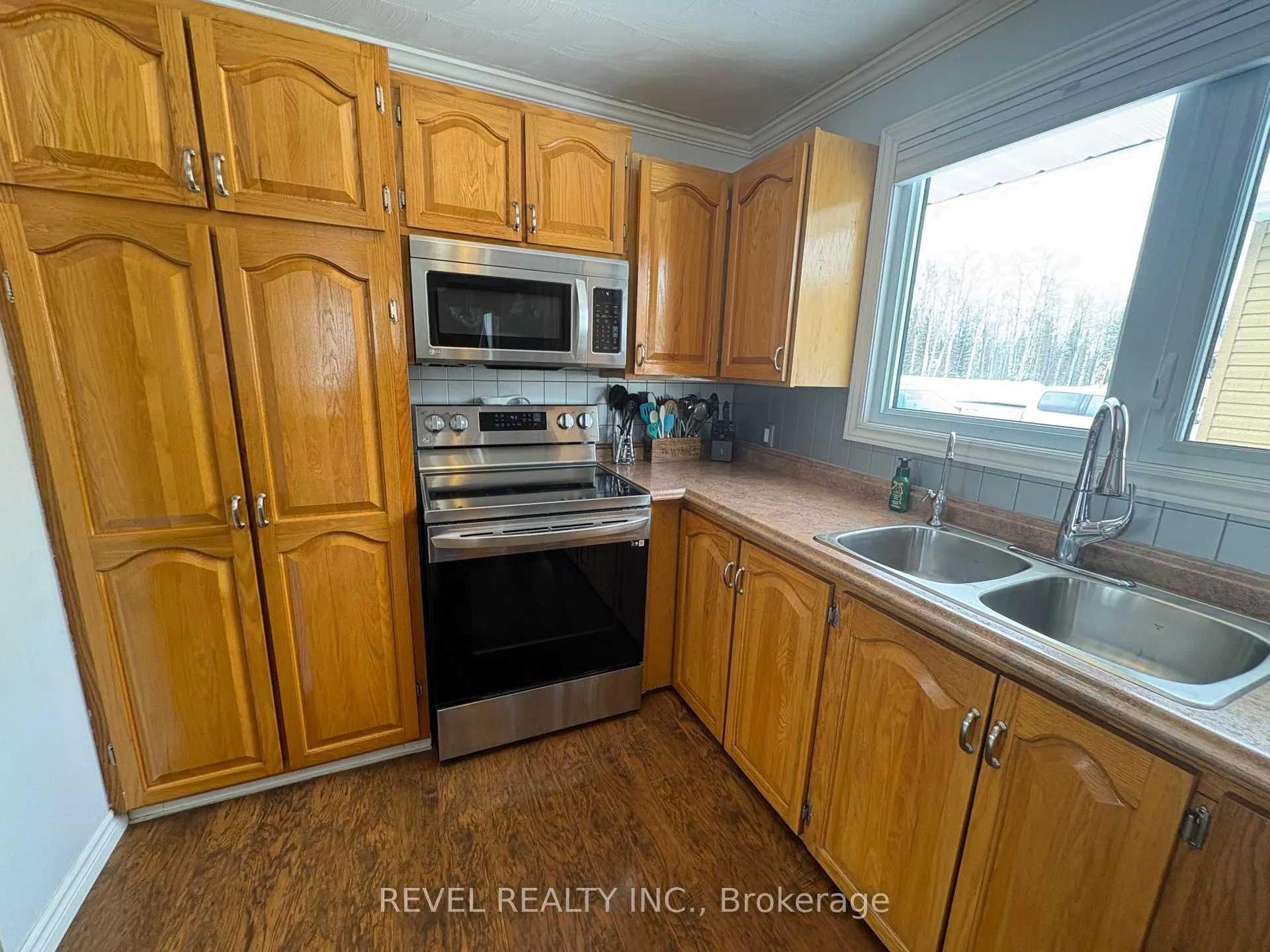 Photo 12 of 701 Highway 652, Cochrane — HOMEH