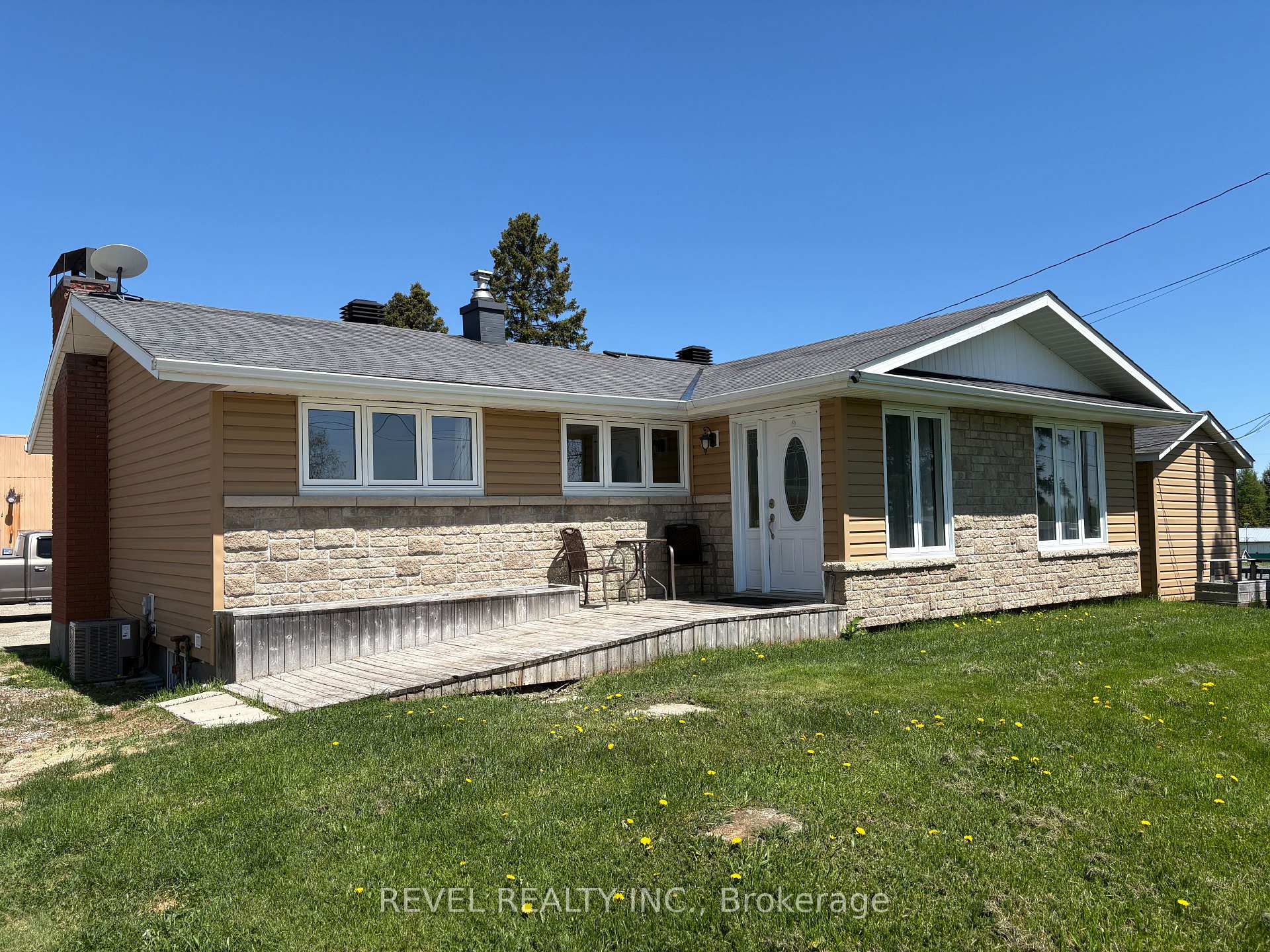 Photo 3 of 701 Highway 652, Cochrane — HOMEH