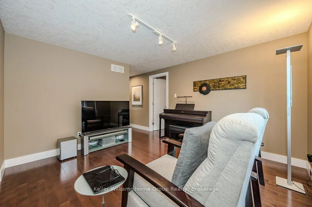 Photo 18 of 6 Cummings Court, Guelph, Pineridge/Westminster Woods — HOMEH
