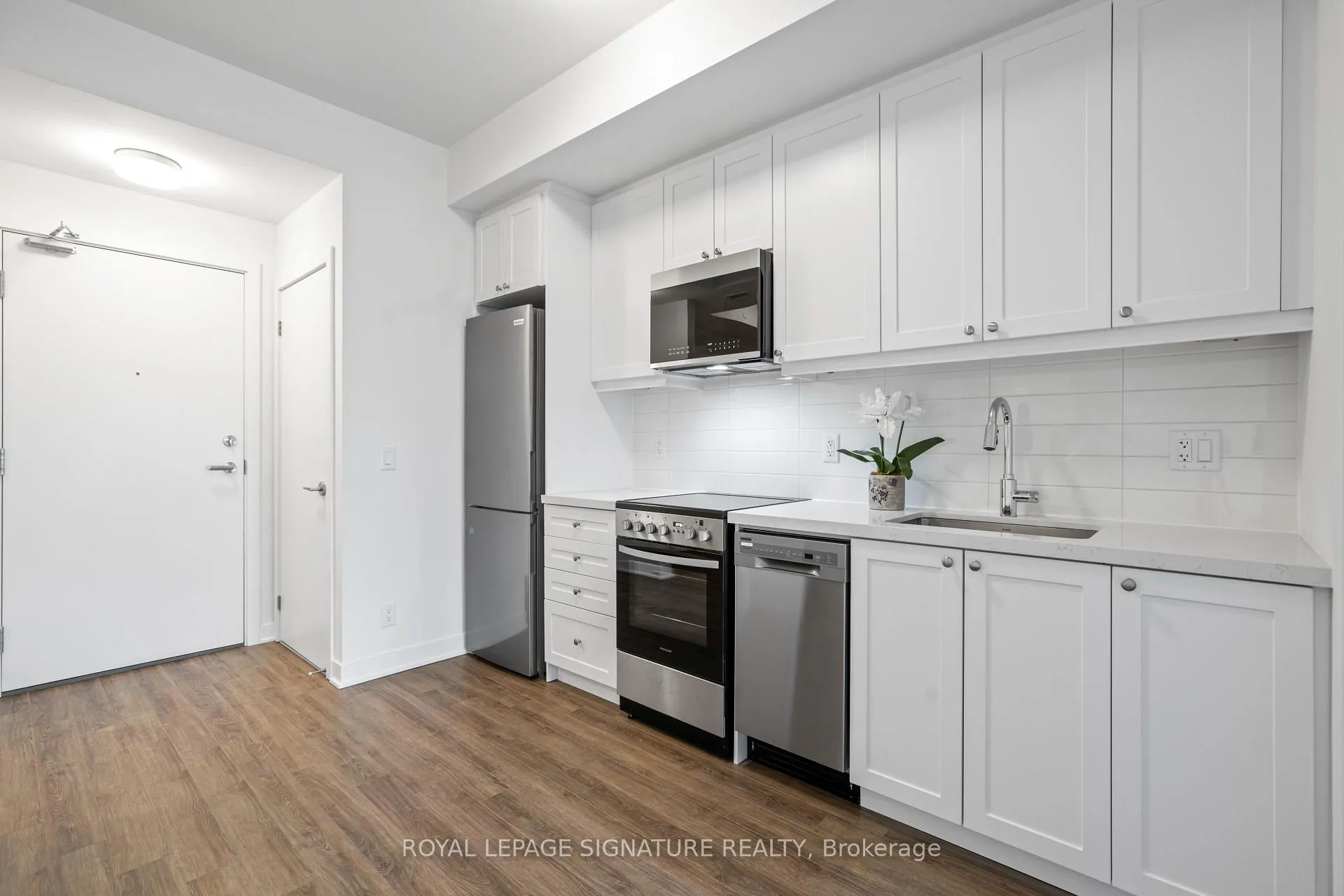 Photo 3 of Unit 530, 51 Clarington Boulevard, Clarington, Bowmanville — HOMEH