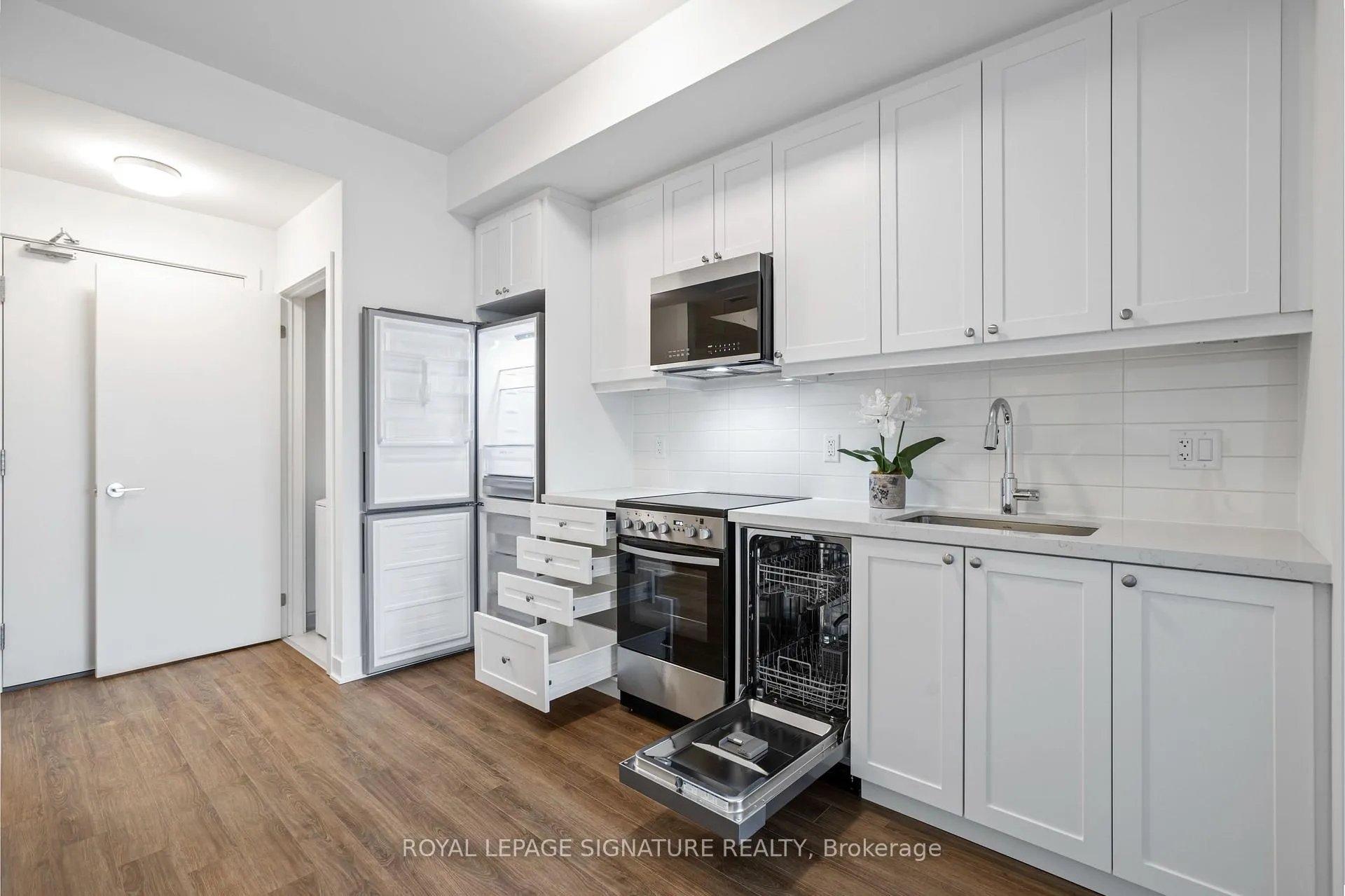 Photo 4 of Unit 530, 51 Clarington Boulevard, Clarington, Bowmanville — HOMEH