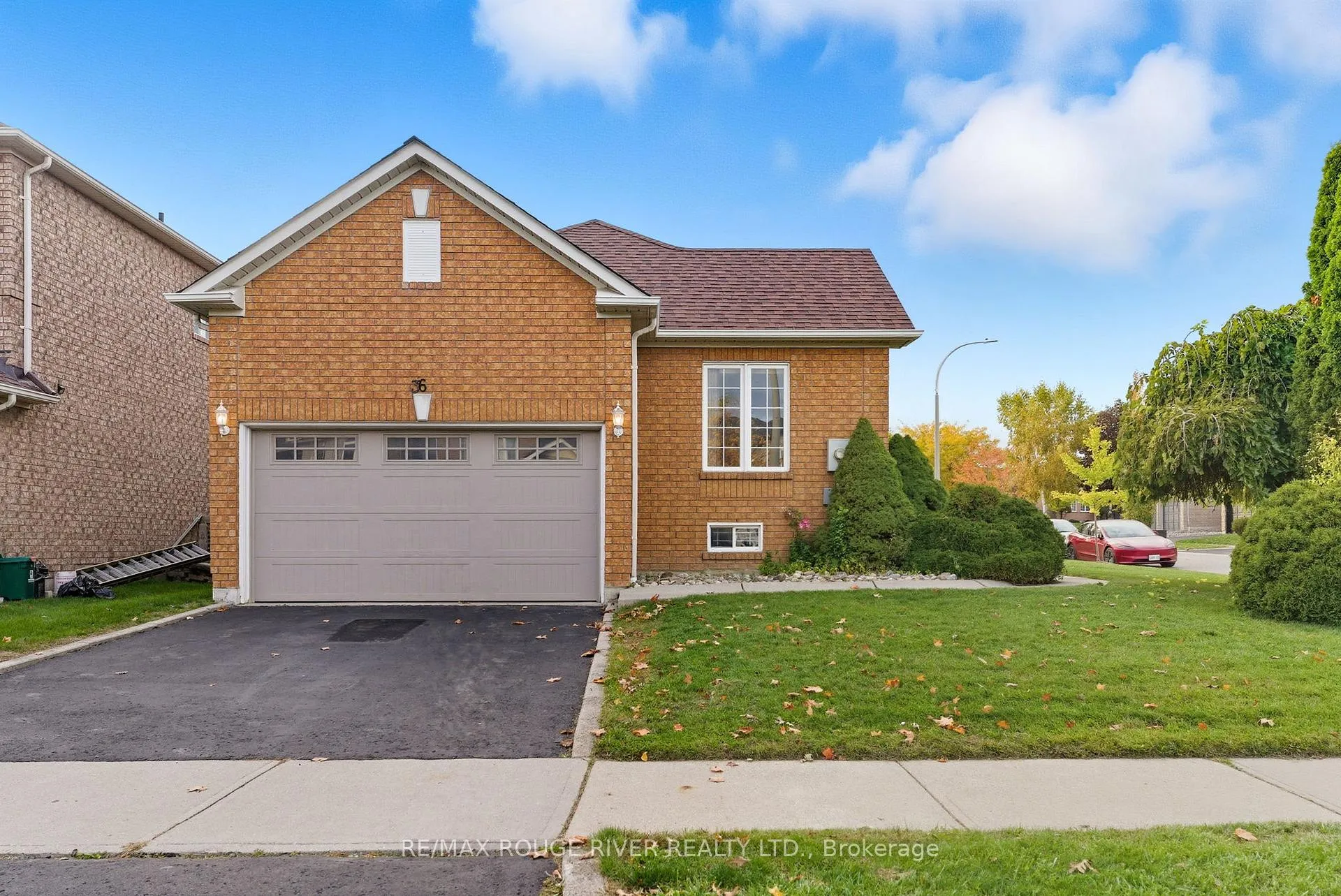Photo 2 of 36 Tormina Boulevard, Whitby, Taunton North — HOMEH