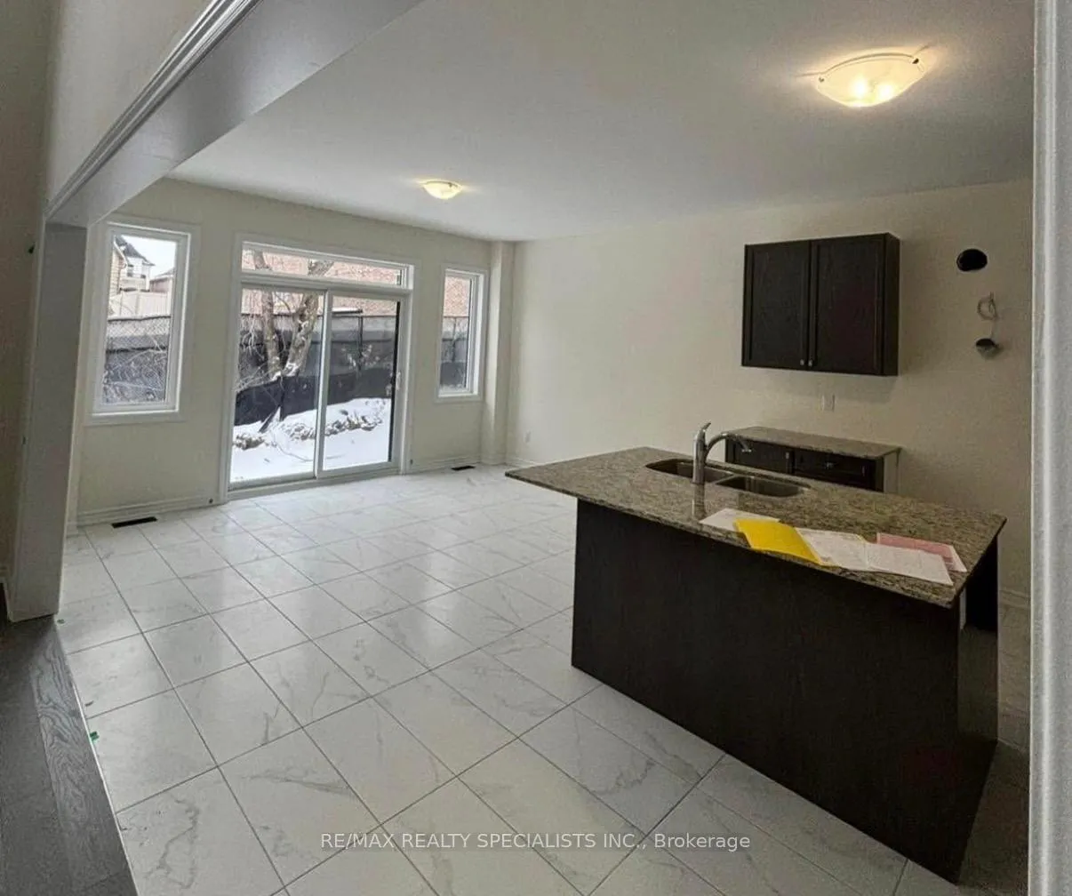 Photo 6 of 24 Ahchie Court N, Vaughan, Patterson — HOMEH