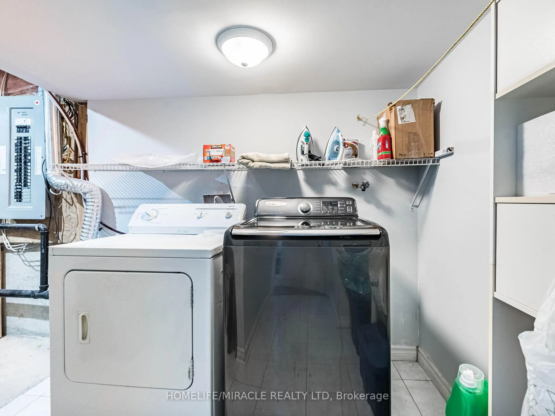 Photo 41 of 5 Sams Crescent, Brampton, Fletcher's Meadow — HOMEH