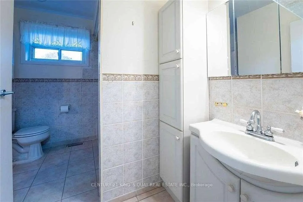 Photo 3 of 7 Ennismore Place, North York, Don Valley Village — HOMEH