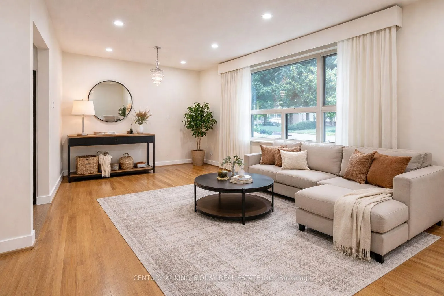 Photo 8 of 7 Ennismore Place, North York, Don Valley Village — HOMEH