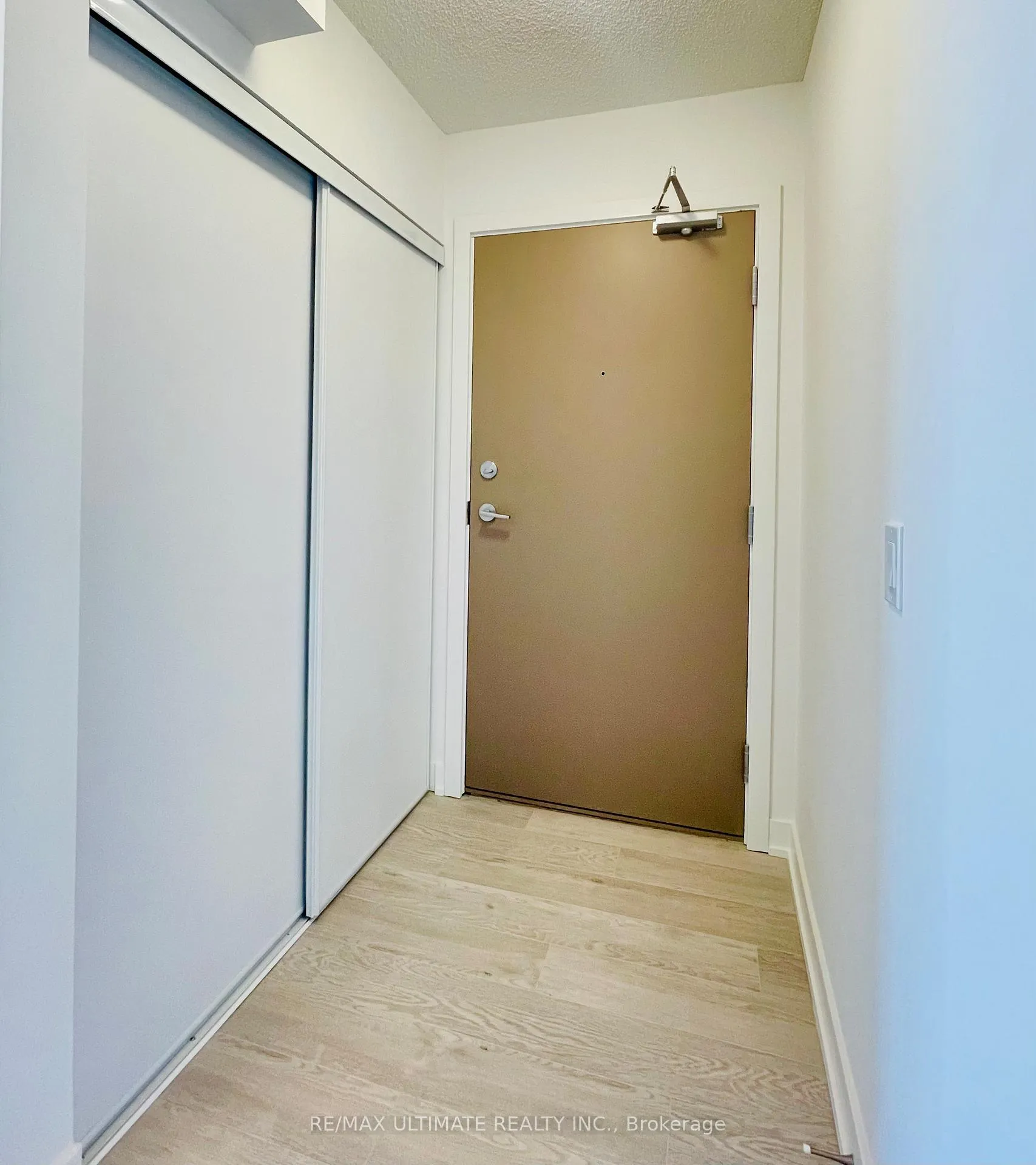 Photo 2 of Unit 1401, 1010 Sandy Beach Road, Pickering, Bay Ridges — HOMEH