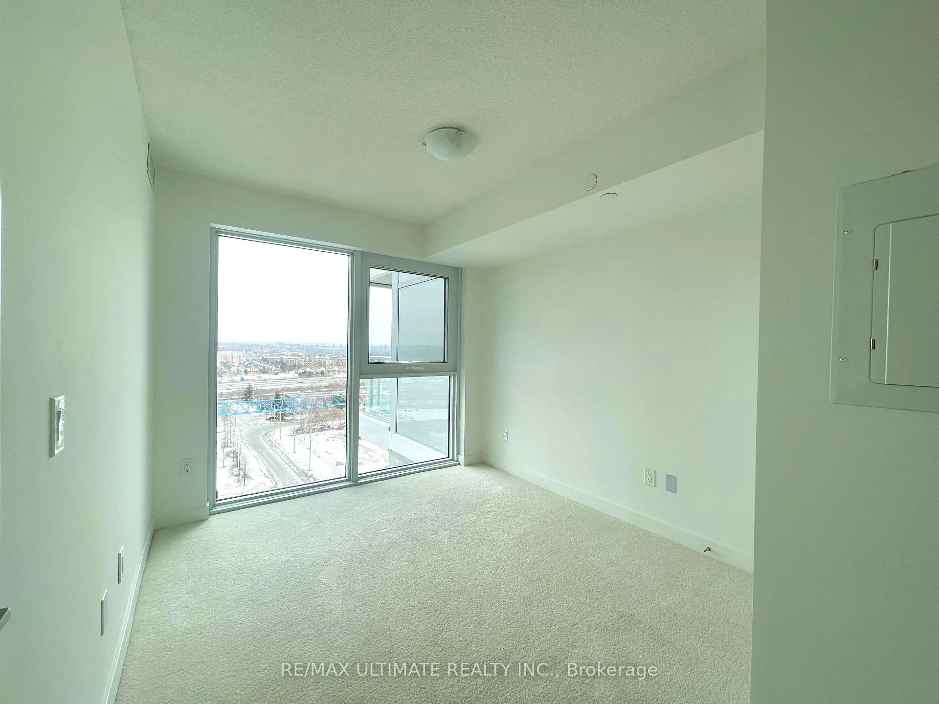 Photo 6 of Unit 1401, 1010 Sandy Beach Road, Pickering, Bay Ridges — HOMEH