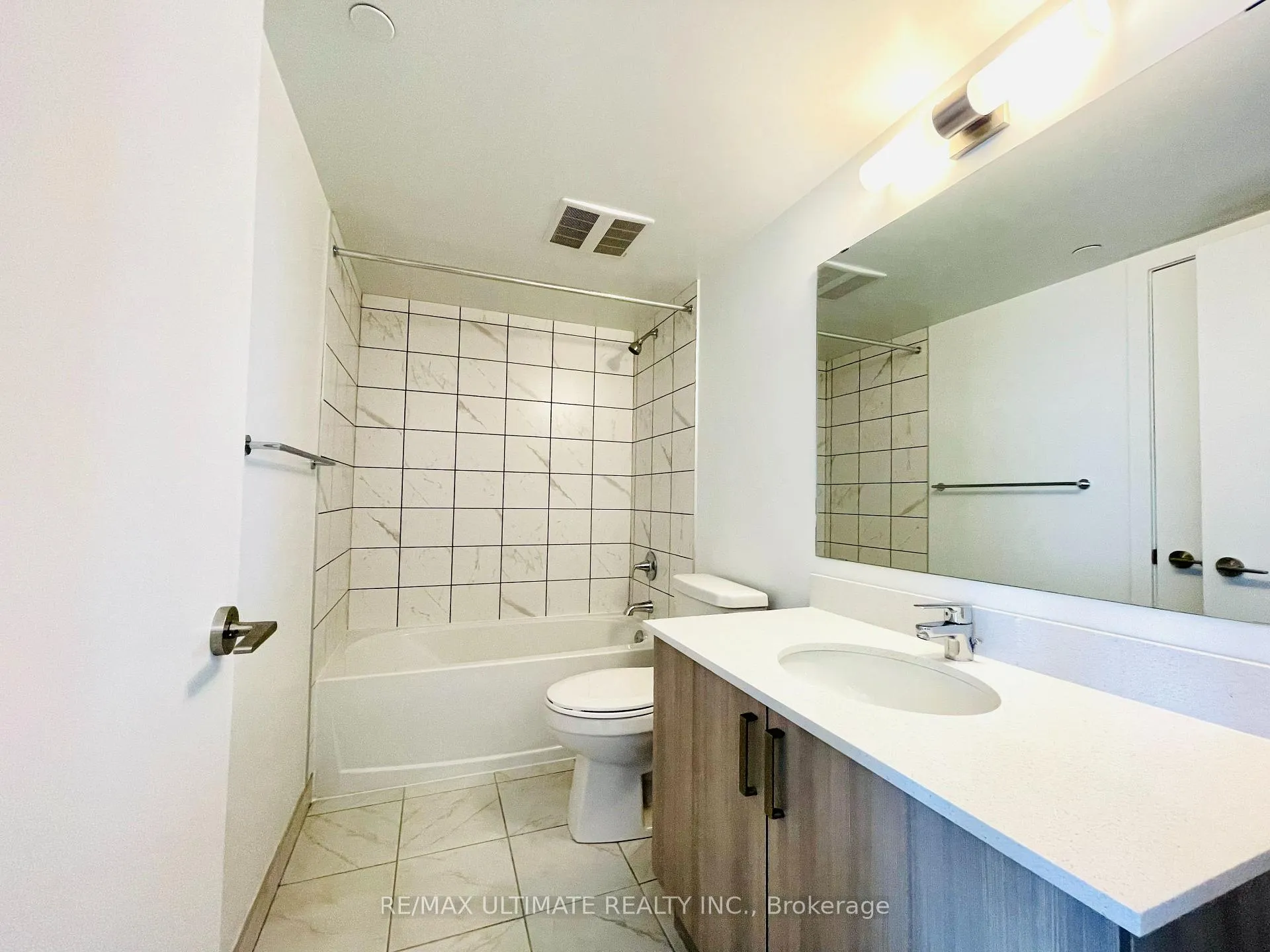 Photo 8 of Unit 1401, 1010 Sandy Beach Road, Pickering, Bay Ridges — HOMEH