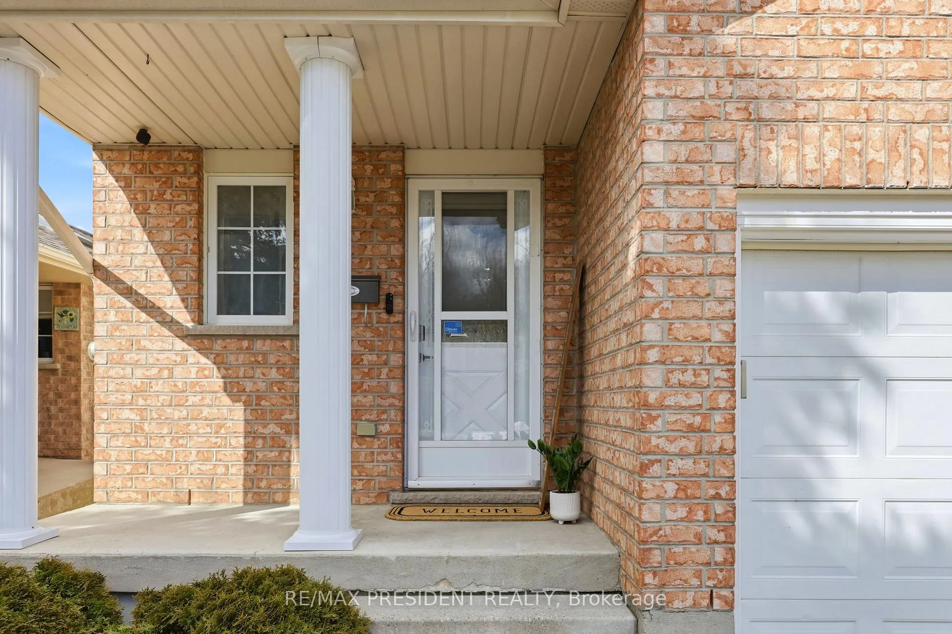 Photo 2 of 199 Bush Clover Crescent, Kitchener — HOMEH