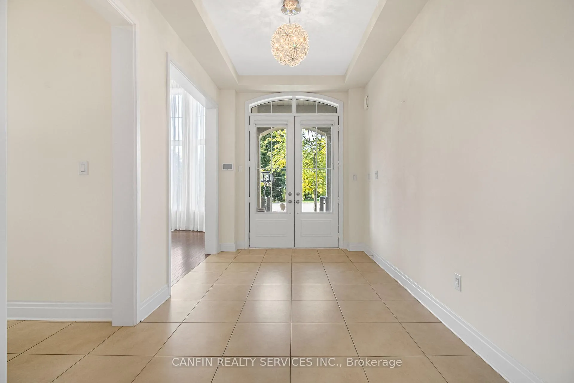 Photo 3 of 10 Calstock Place, Brampton, Credit Valley — HOMEH