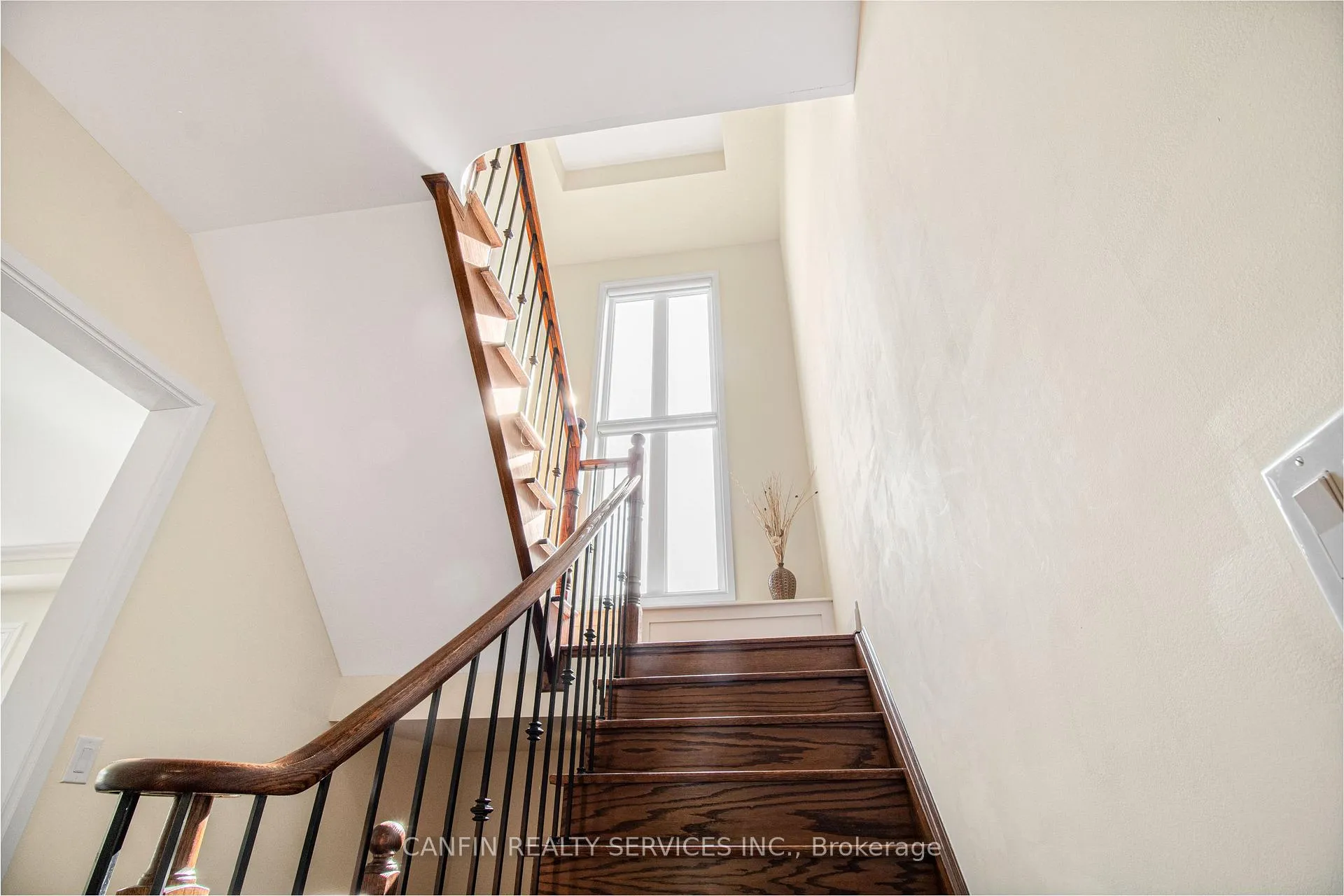 Photo 15 of 10 Calstock Place, Brampton, Credit Valley — HOMEH