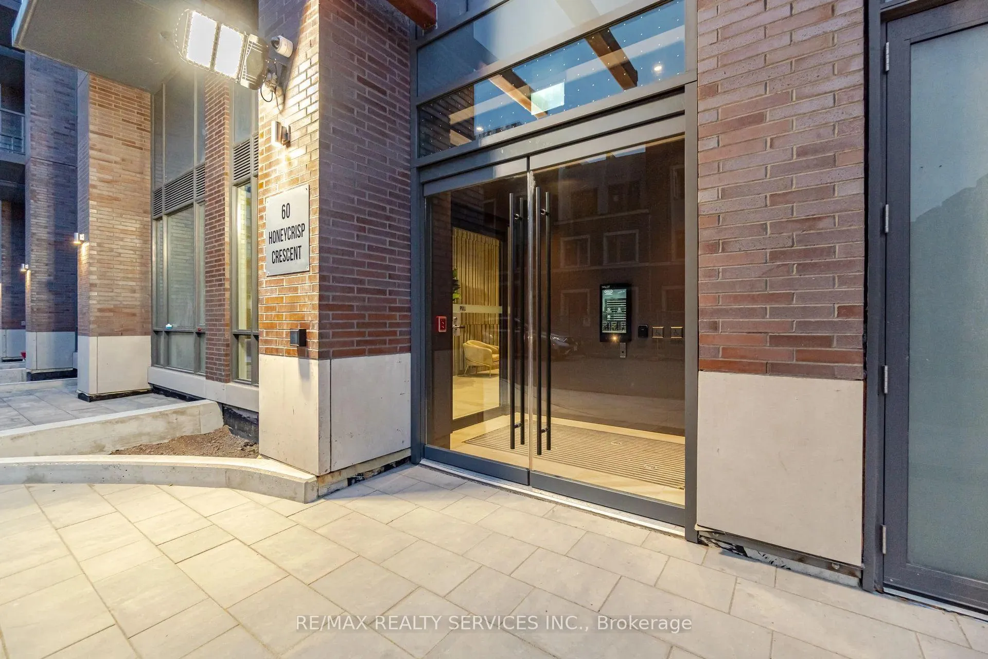 Photo 2 of Unit 1007, 60 Honeycrisp Crescent, Vaughan, Vaughan Corporate Centre — HOMEH