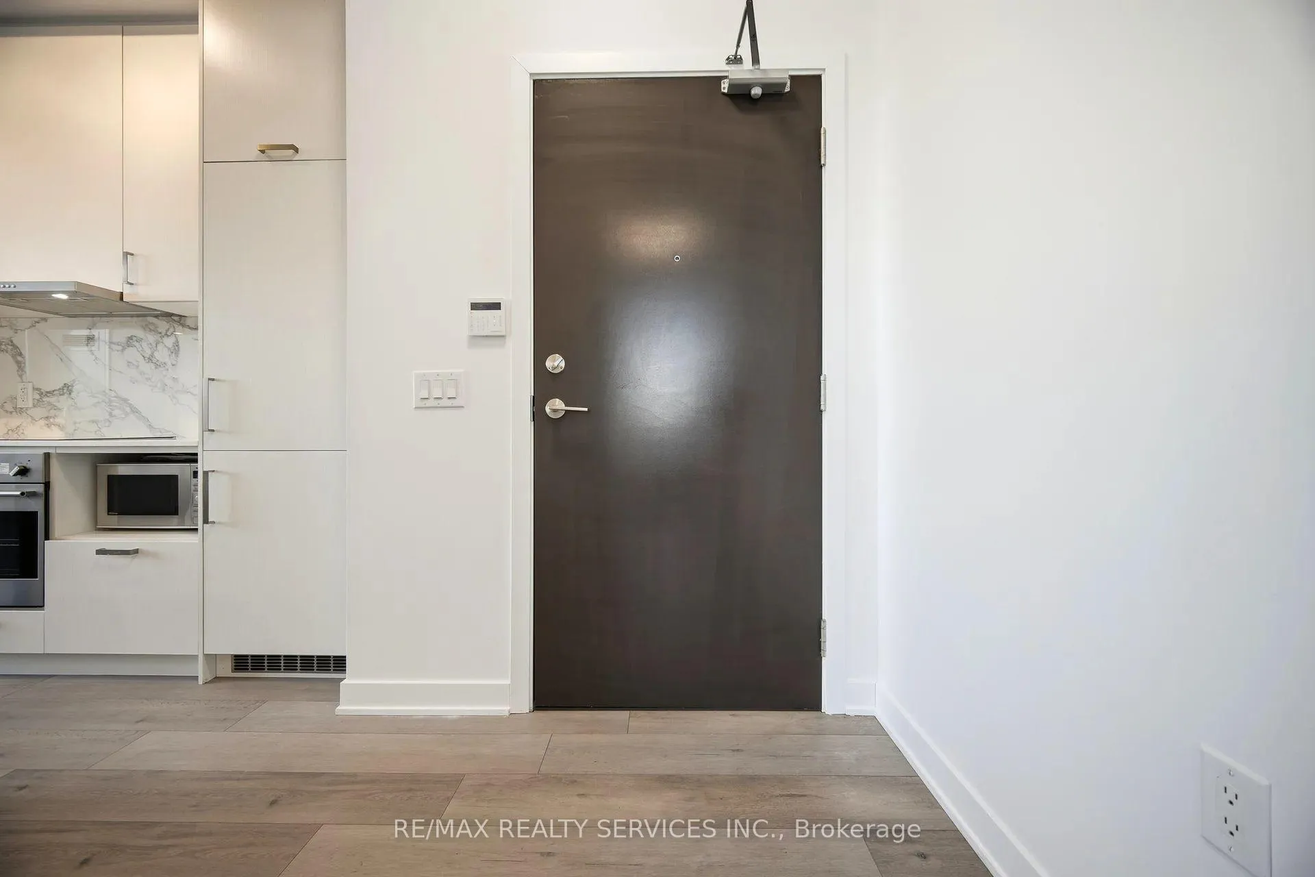 Photo 5 of Unit 1007, 60 Honeycrisp Crescent, Vaughan, Vaughan Corporate Centre — HOMEH