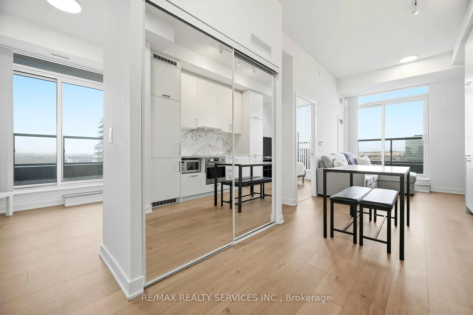 Photo 6 of Unit 1007, 60 Honeycrisp Crescent, Vaughan, Vaughan Corporate Centre — HOMEH