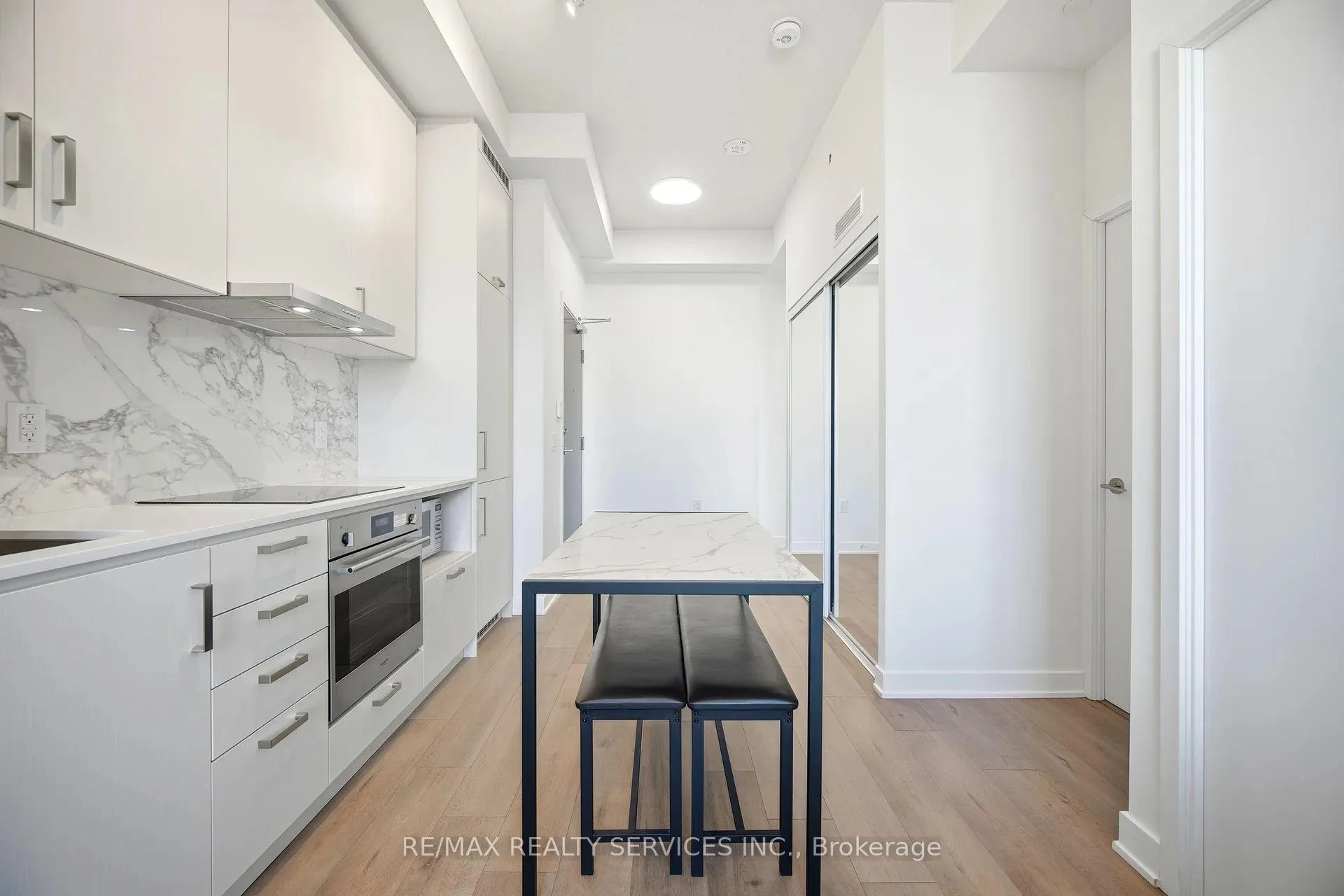 Photo 7 of Unit 1007, 60 Honeycrisp Crescent, Vaughan, Vaughan Corporate Centre — HOMEH