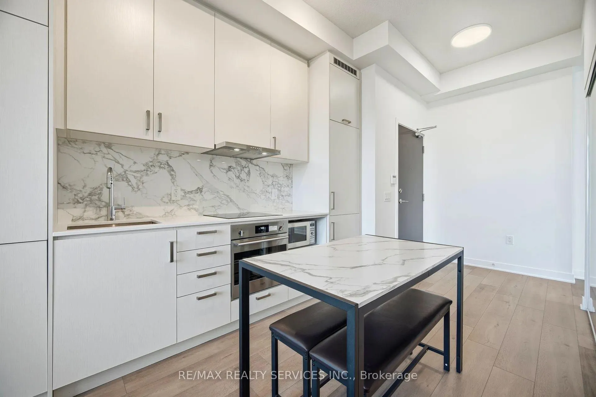 Photo 8 of Unit 1007, 60 Honeycrisp Crescent, Vaughan, Vaughan Corporate Centre — HOMEH