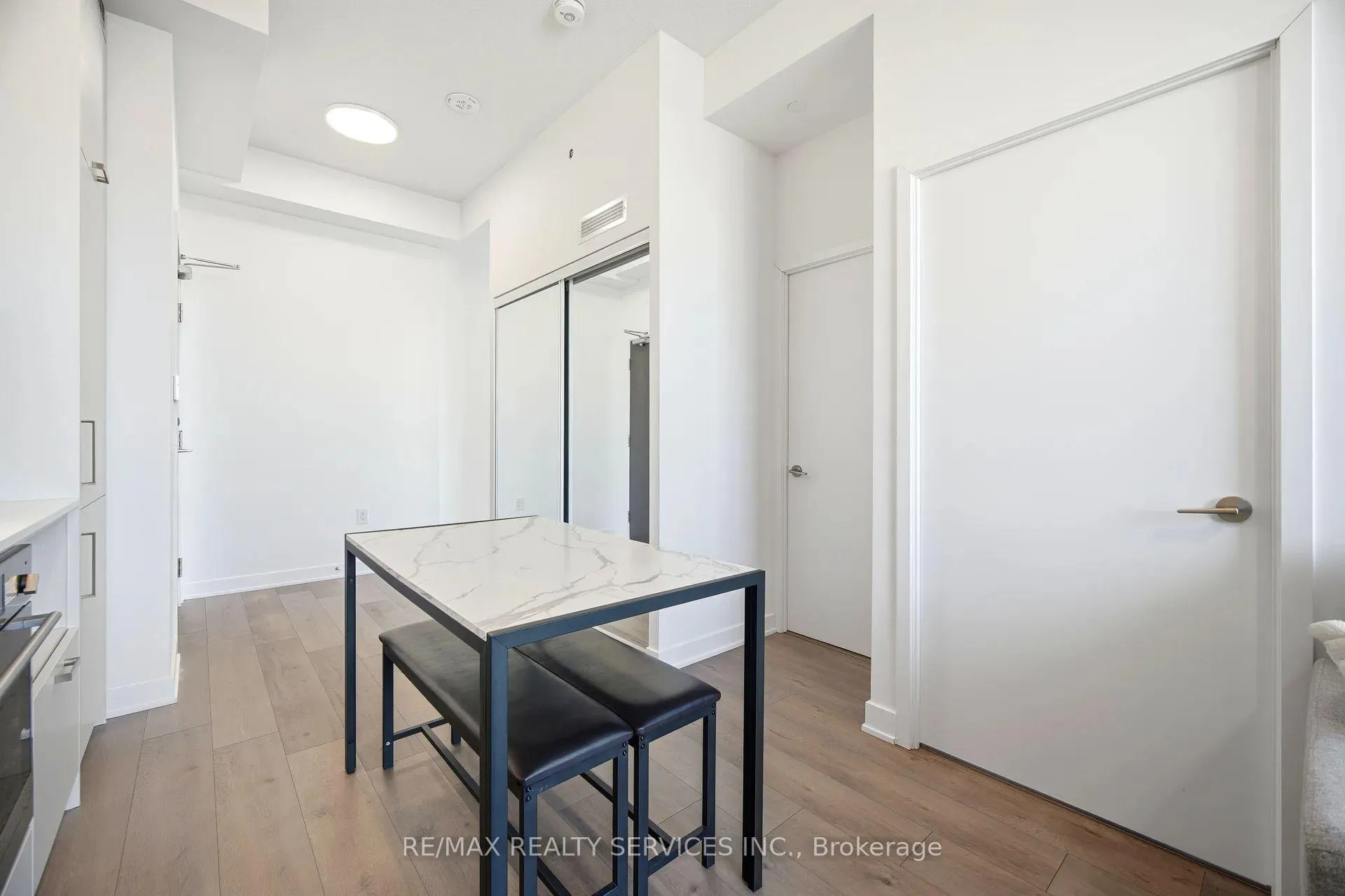 Photo 9 of Unit 1007, 60 Honeycrisp Crescent, Vaughan, Vaughan Corporate Centre — HOMEH