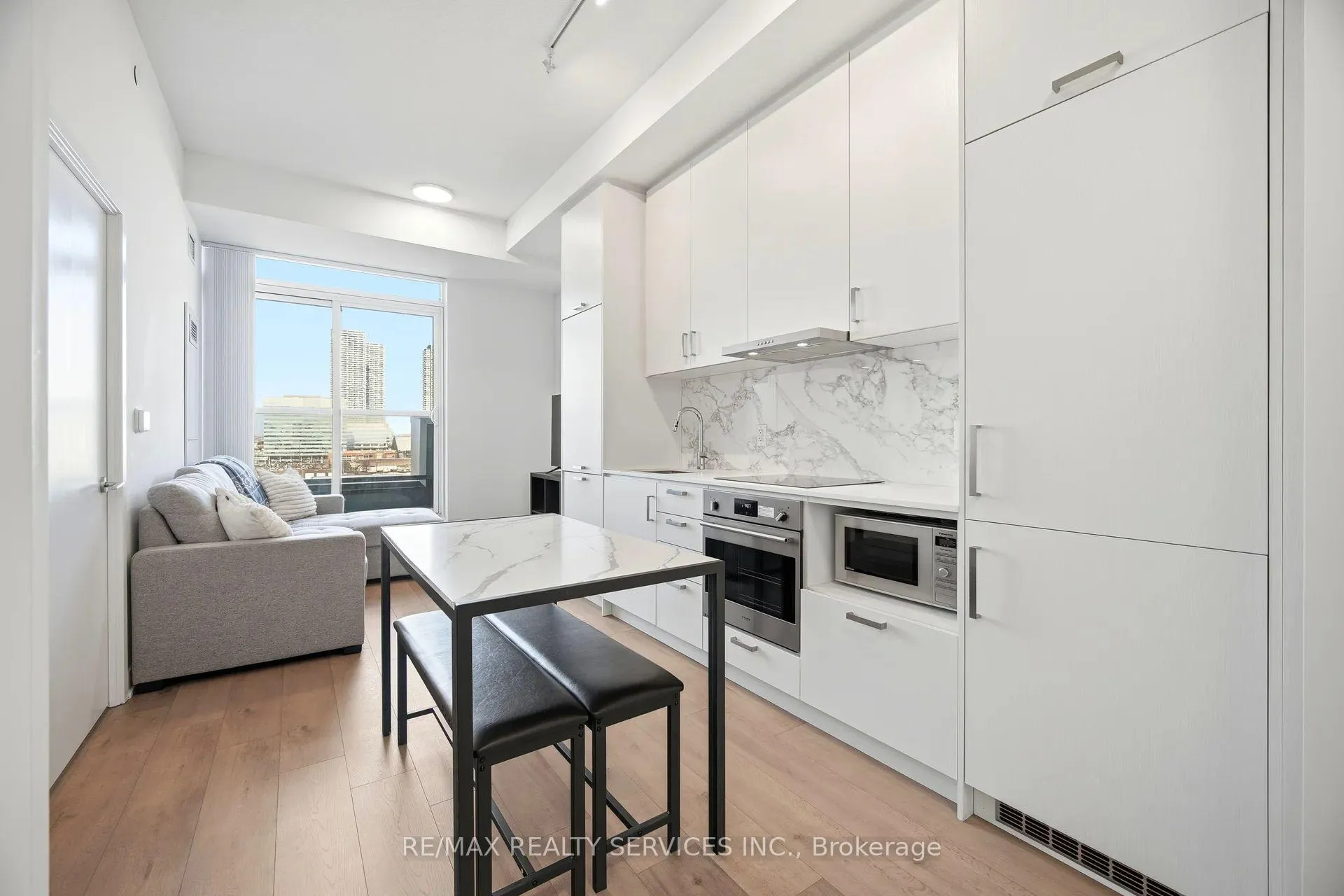 Photo 11 of Unit 1007, 60 Honeycrisp Crescent, Vaughan, Vaughan Corporate Centre — HOMEH