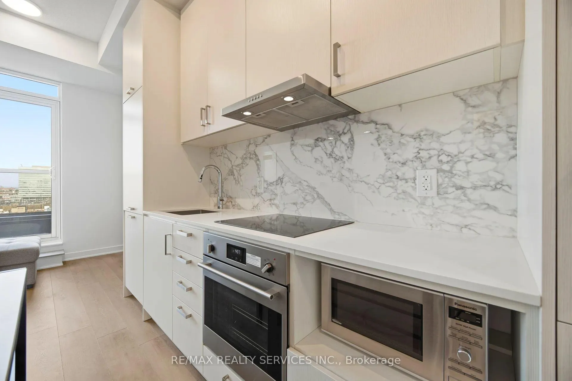 Photo 12 of Unit 1007, 60 Honeycrisp Crescent, Vaughan, Vaughan Corporate Centre — HOMEH