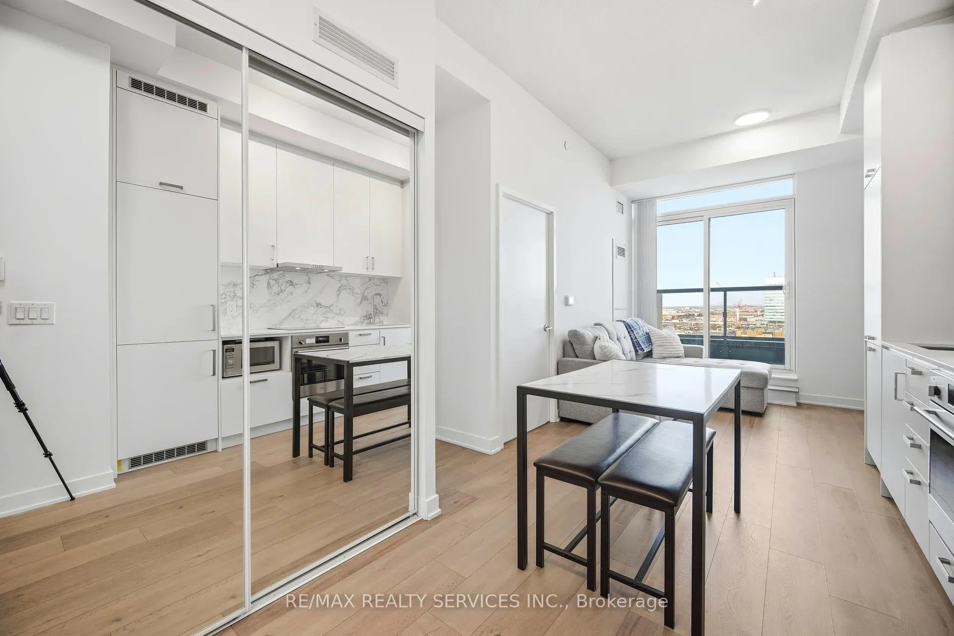 Photo 14 of Unit 1007, 60 Honeycrisp Crescent, Vaughan, Vaughan Corporate Centre — HOMEH