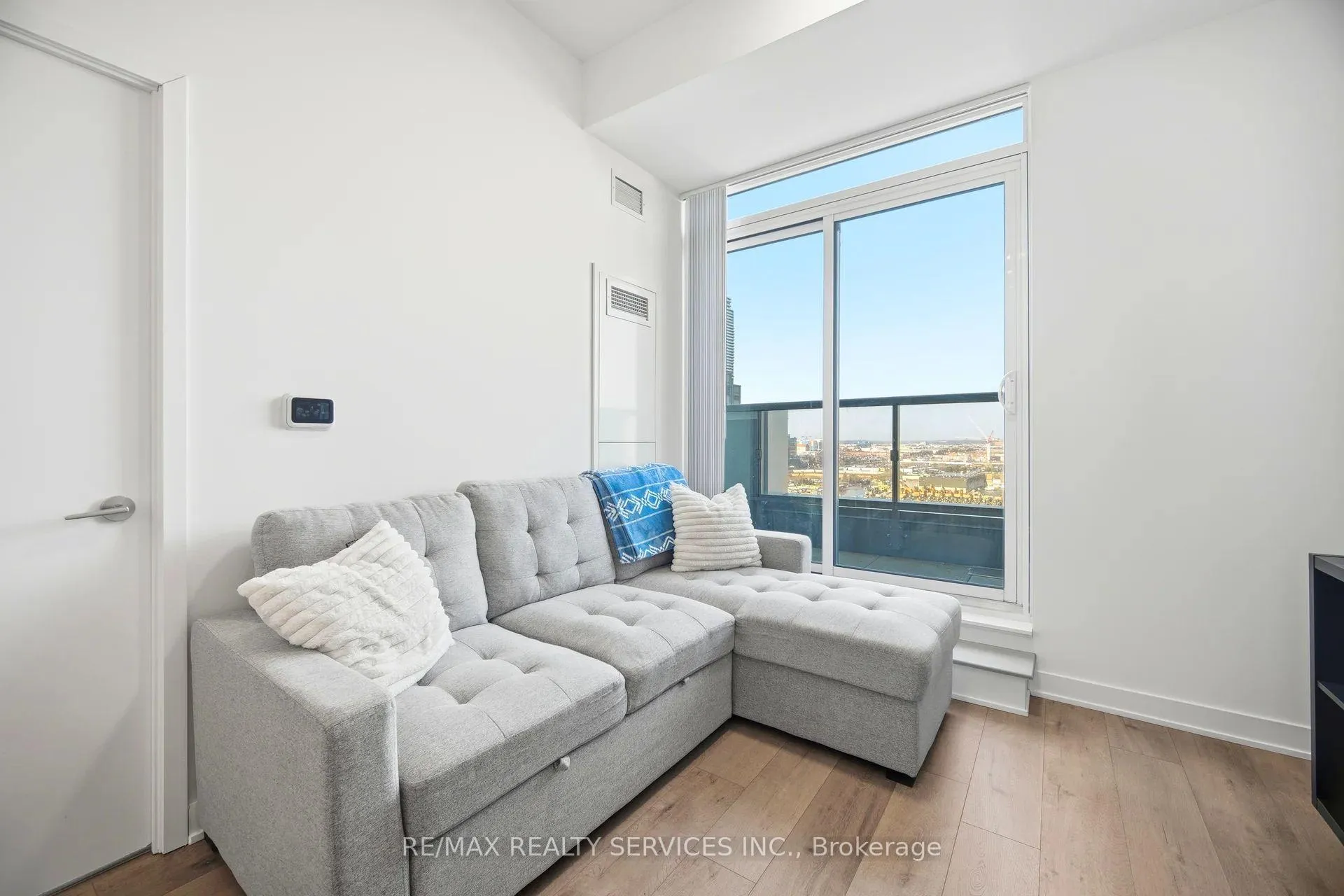 Photo 17 of Unit 1007, 60 Honeycrisp Crescent, Vaughan, Vaughan Corporate Centre — HOMEH
