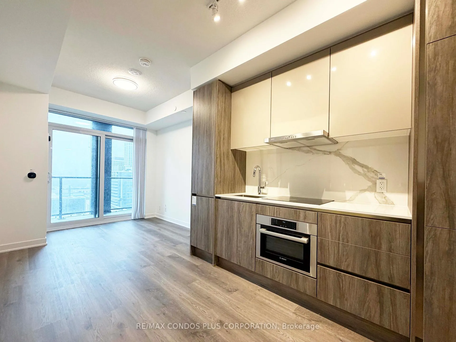 Photo 3 of Unit 2215, 180 Front Street E, Toronto, Moss Park — HOMEH