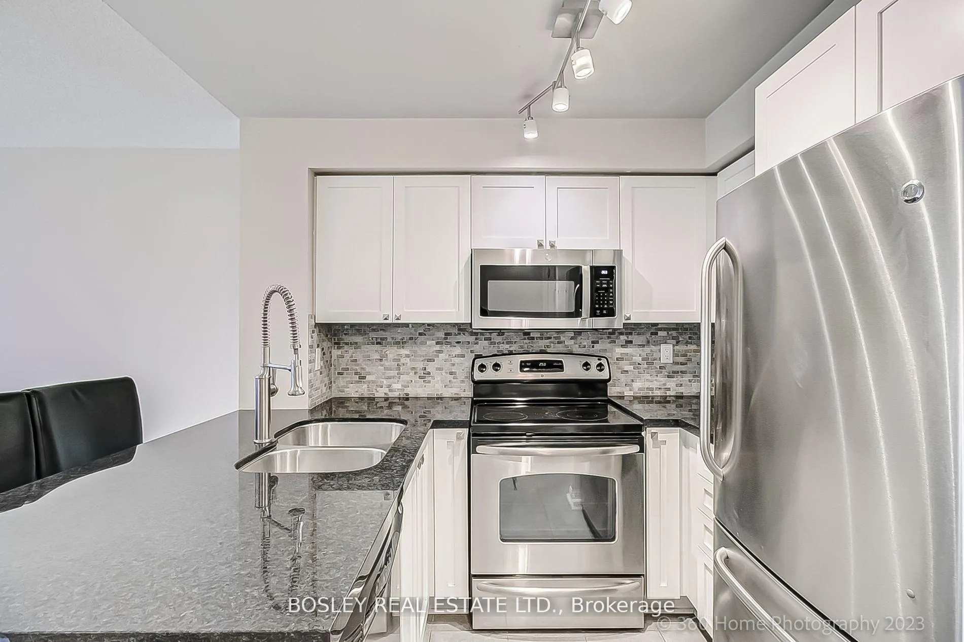 Photo 2 of Unit 301, 109 Front Street E, Toronto, Waterfront Communities — HOMEH