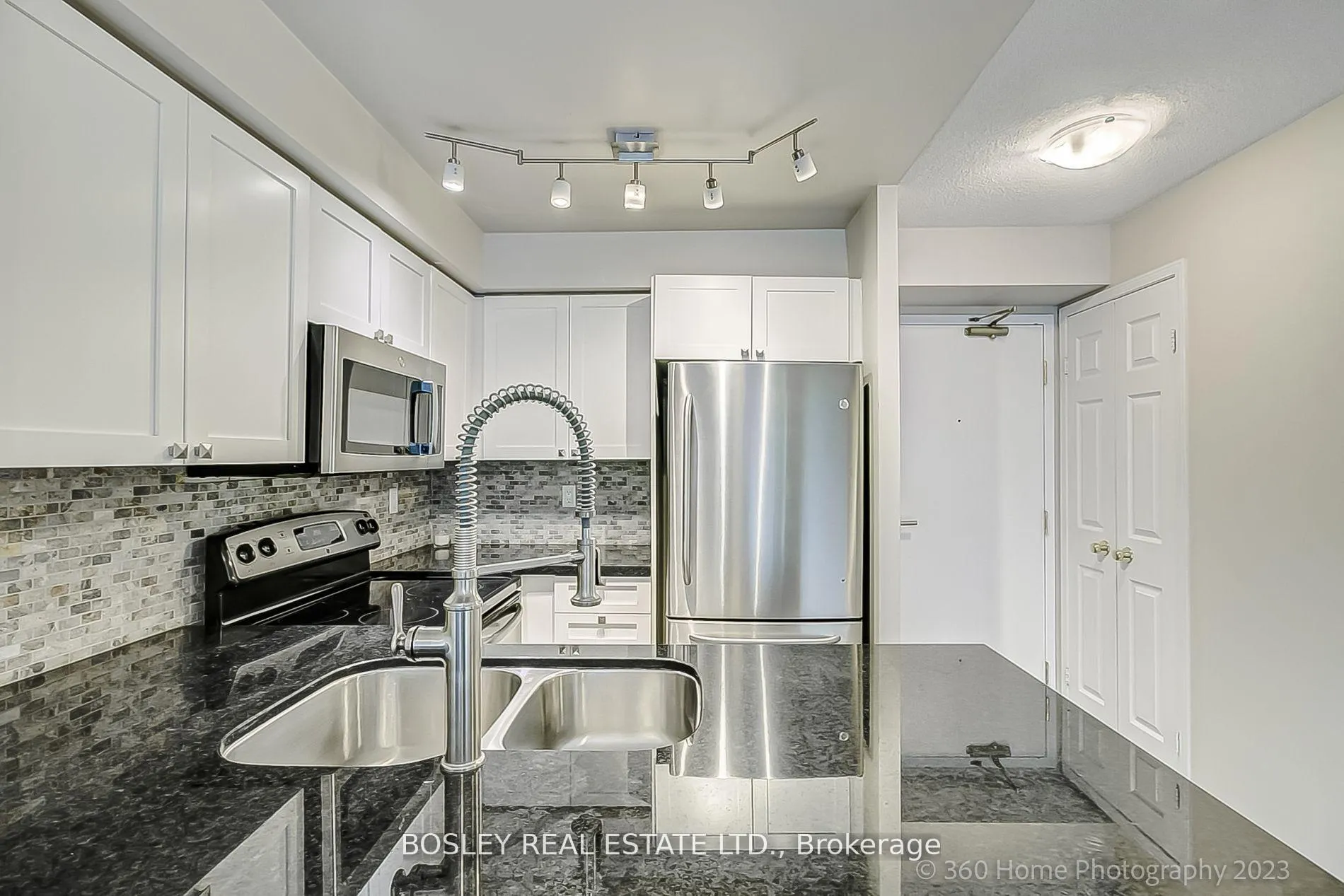 Photo 4 of Unit 301, 109 Front Street E, Toronto, Waterfront Communities — HOMEH
