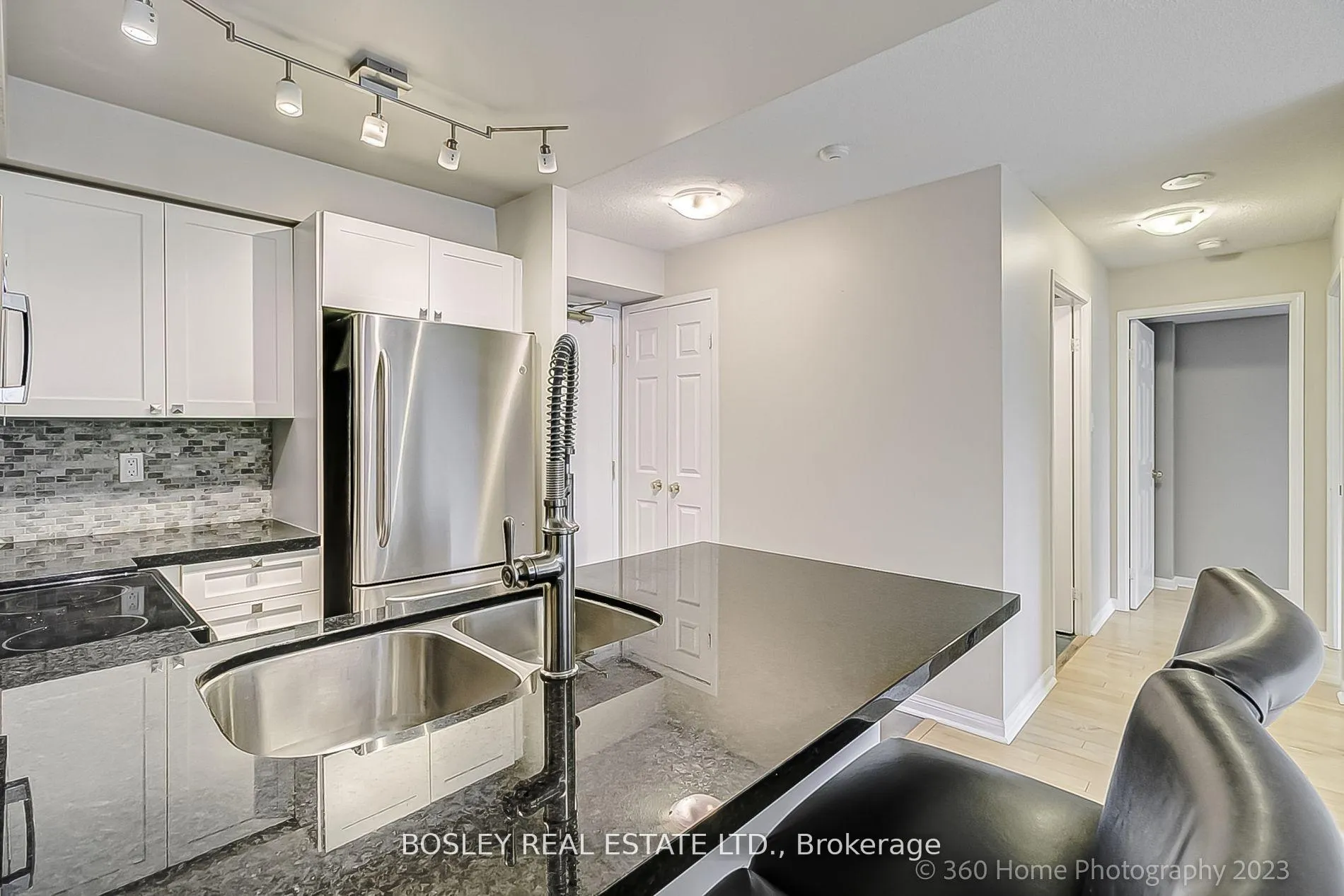 Photo 5 of Unit 301, 109 Front Street E, Toronto, Waterfront Communities — HOMEH