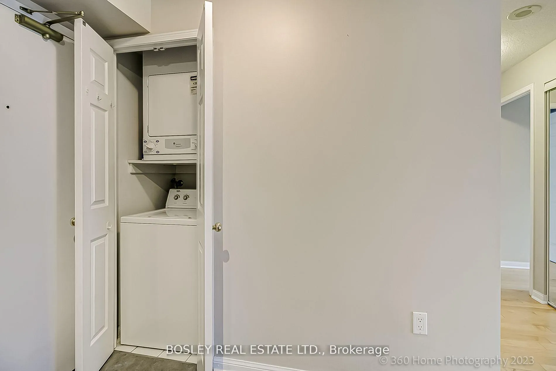 Photo 6 of Unit 301, 109 Front Street E, Toronto, Waterfront Communities — HOMEH