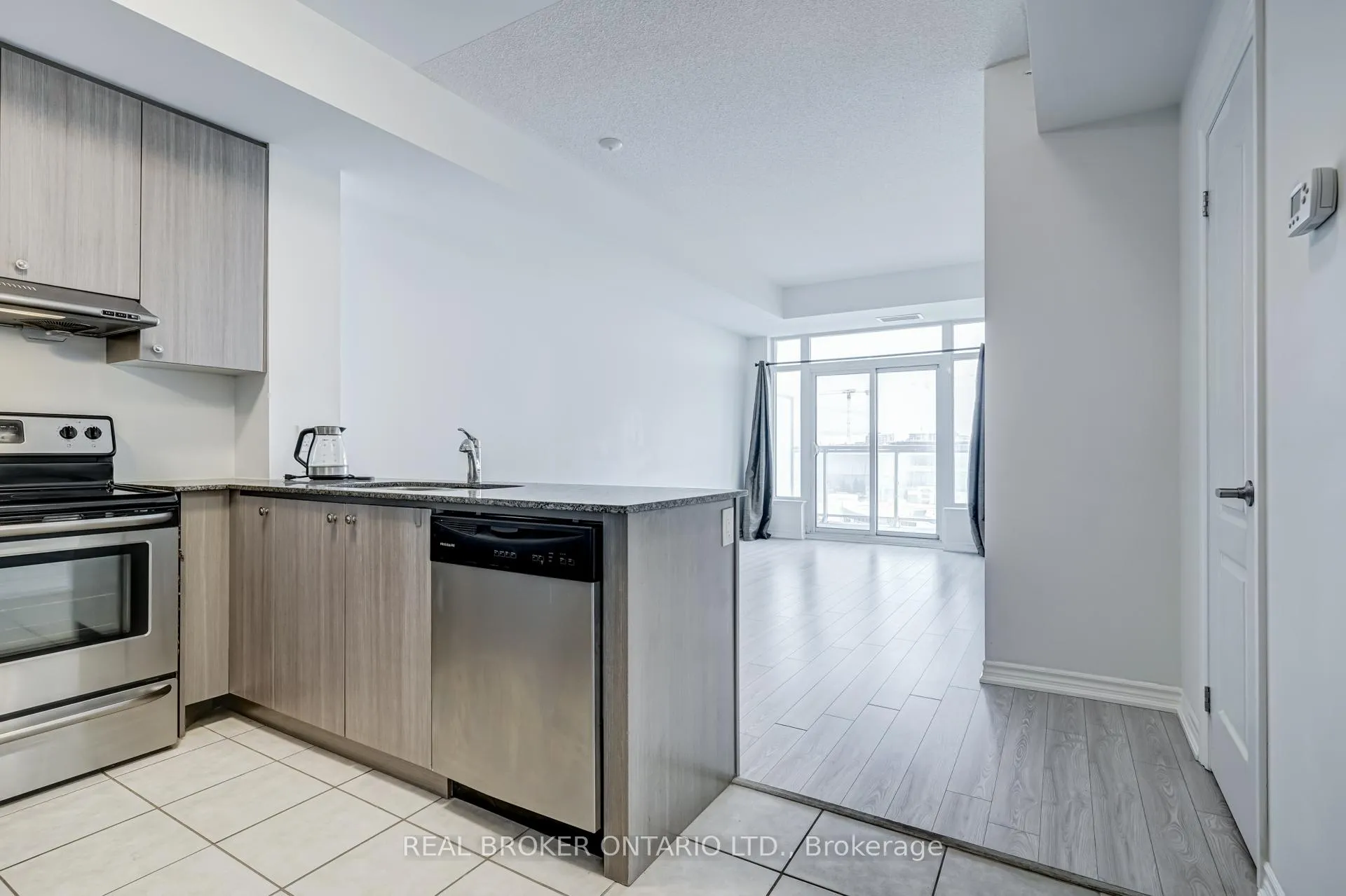 Photo 5 of Unit 618, 8323 Kennedy Road, Markham, Village Green-South Unionville — HOMEH