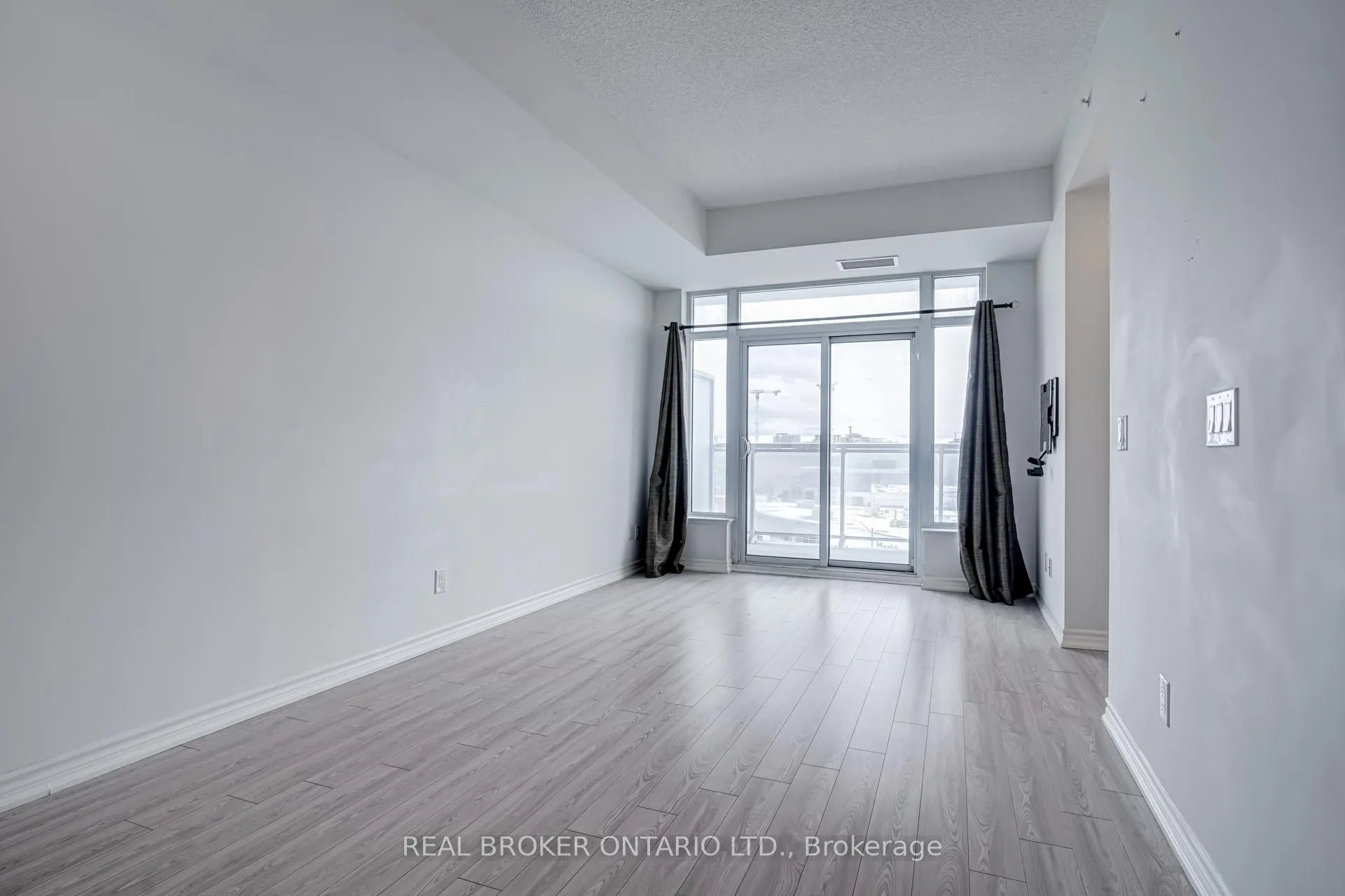 Photo 9 of Unit 618, 8323 Kennedy Road, Markham, Village Green-South Unionville — HOMEH