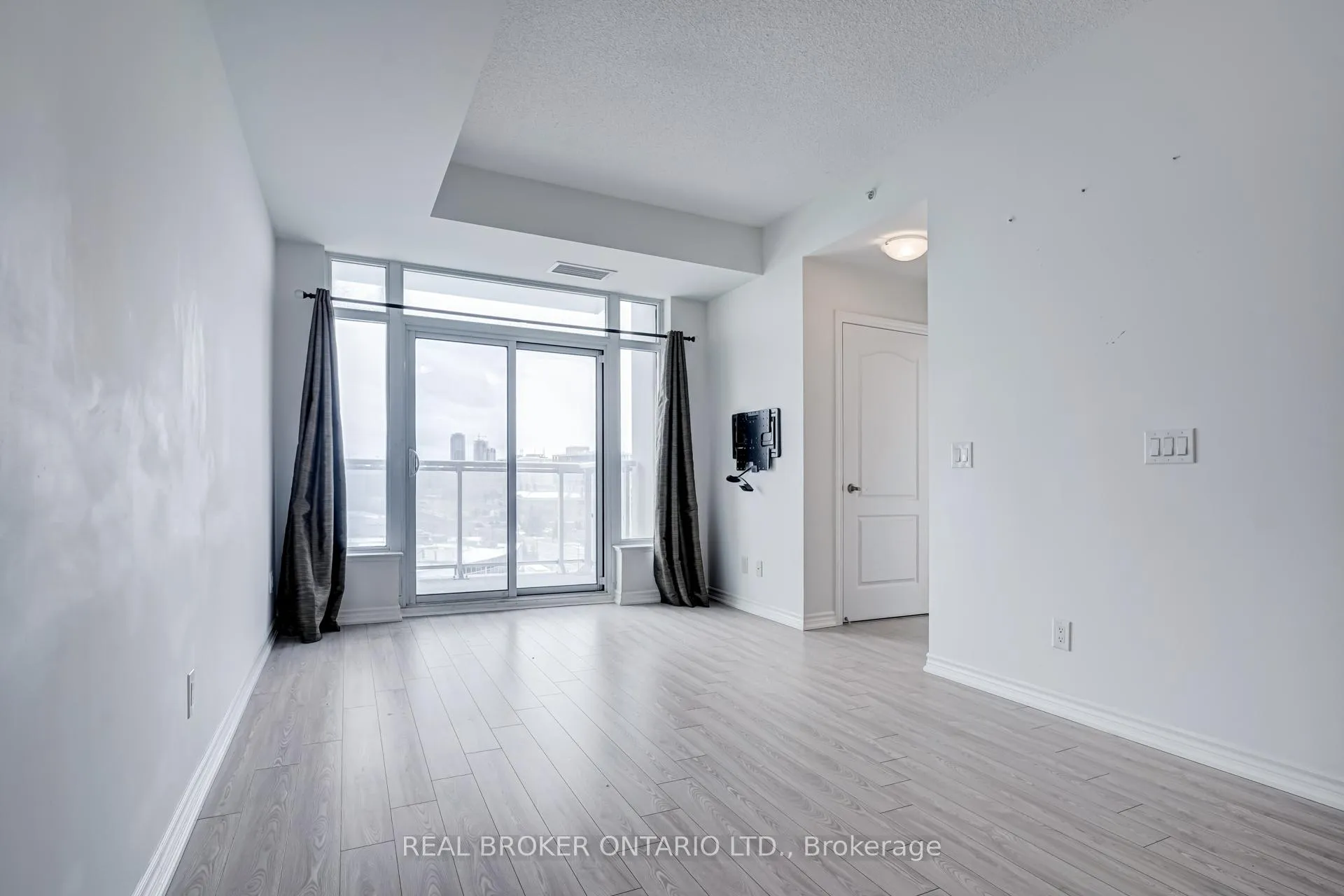 Photo 10 of Unit 618, 8323 Kennedy Road, Markham, Village Green-South Unionville — HOMEH
