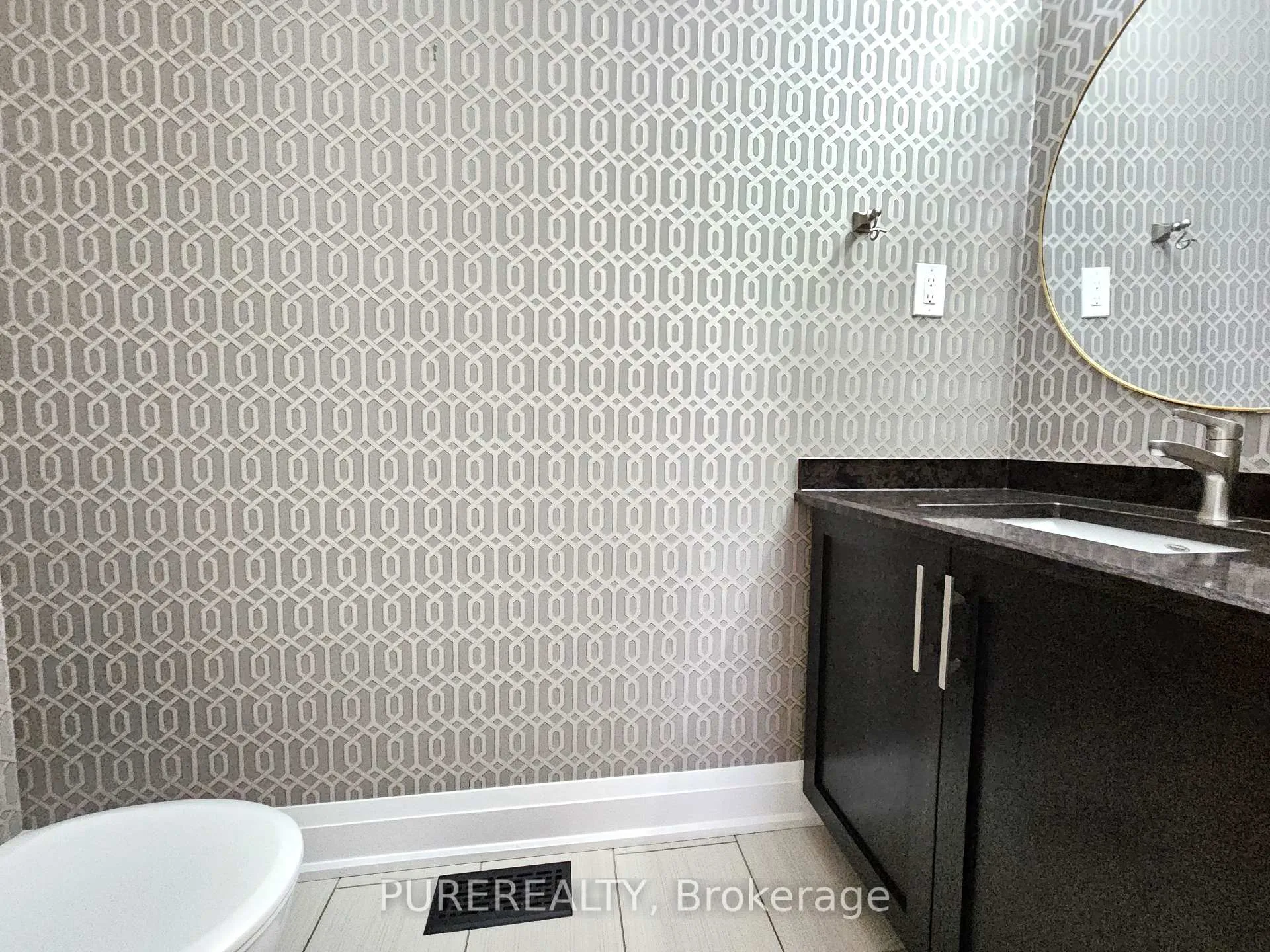 Photo 10 of 2 Aquasanta Crescent, Hamilton, Ryckmans — HOMEH