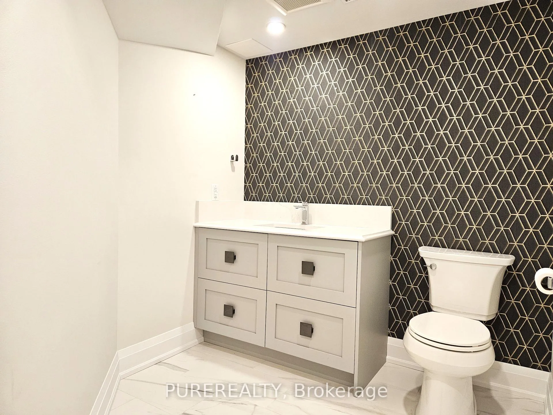 Photo 21 of 2 Aquasanta Crescent, Hamilton, Ryckmans — HOMEH