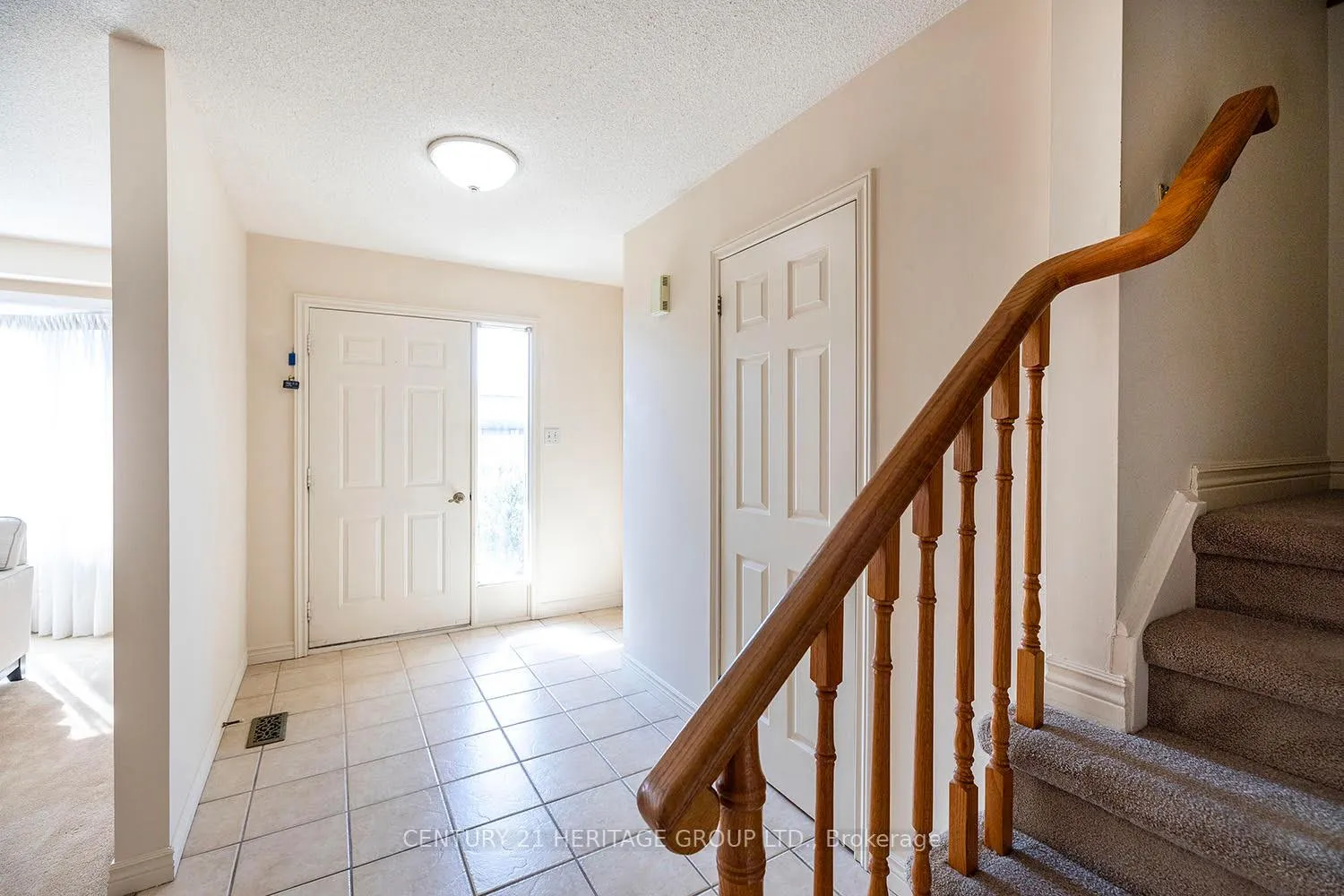 Photo 3 of 804 Mahina Street, Oshawa, McLaughlin — HOMEH