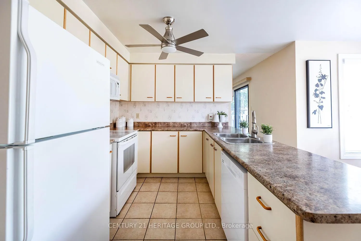 Photo 13 of 804 Mahina Street, Oshawa, McLaughlin — HOMEH