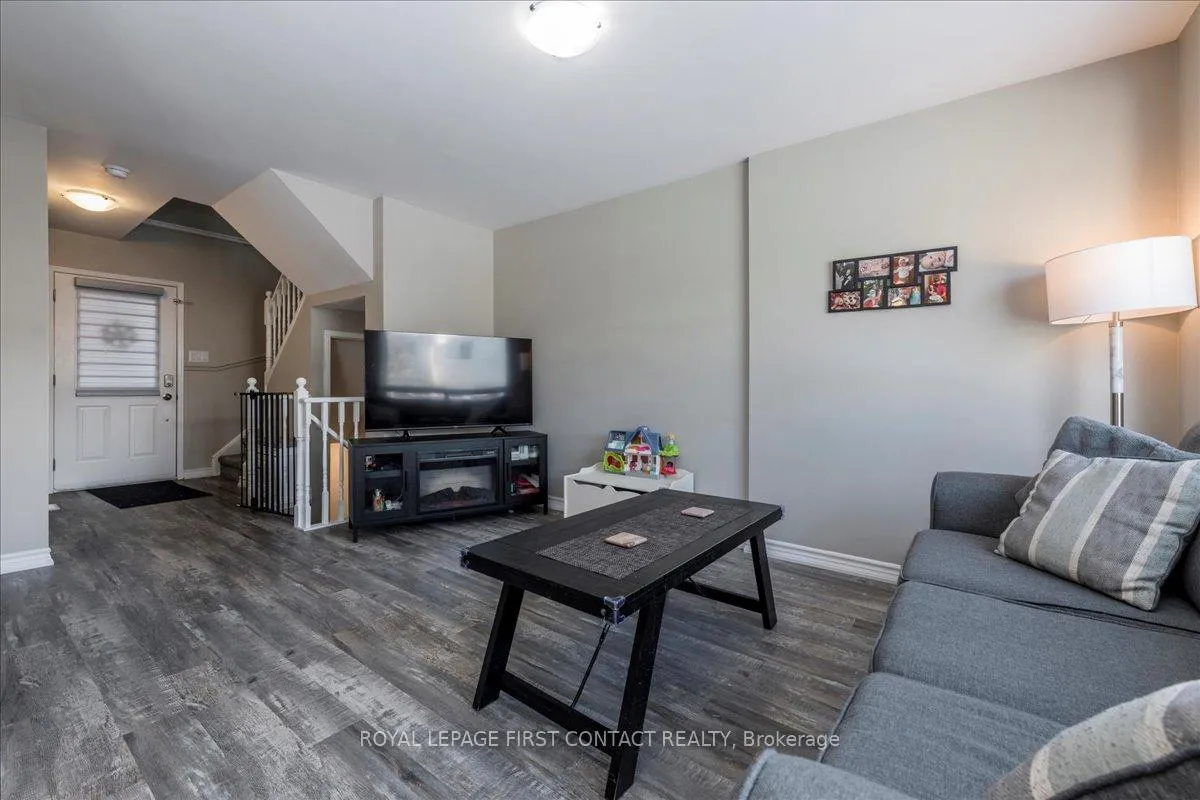 Photo 4 of 193 Pickett Crescent, Barrie, Painswick North — HOMEH