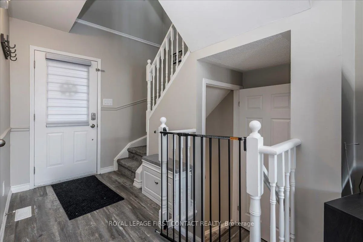 Photo 5 of 193 Pickett Crescent, Barrie, Painswick North — HOMEH