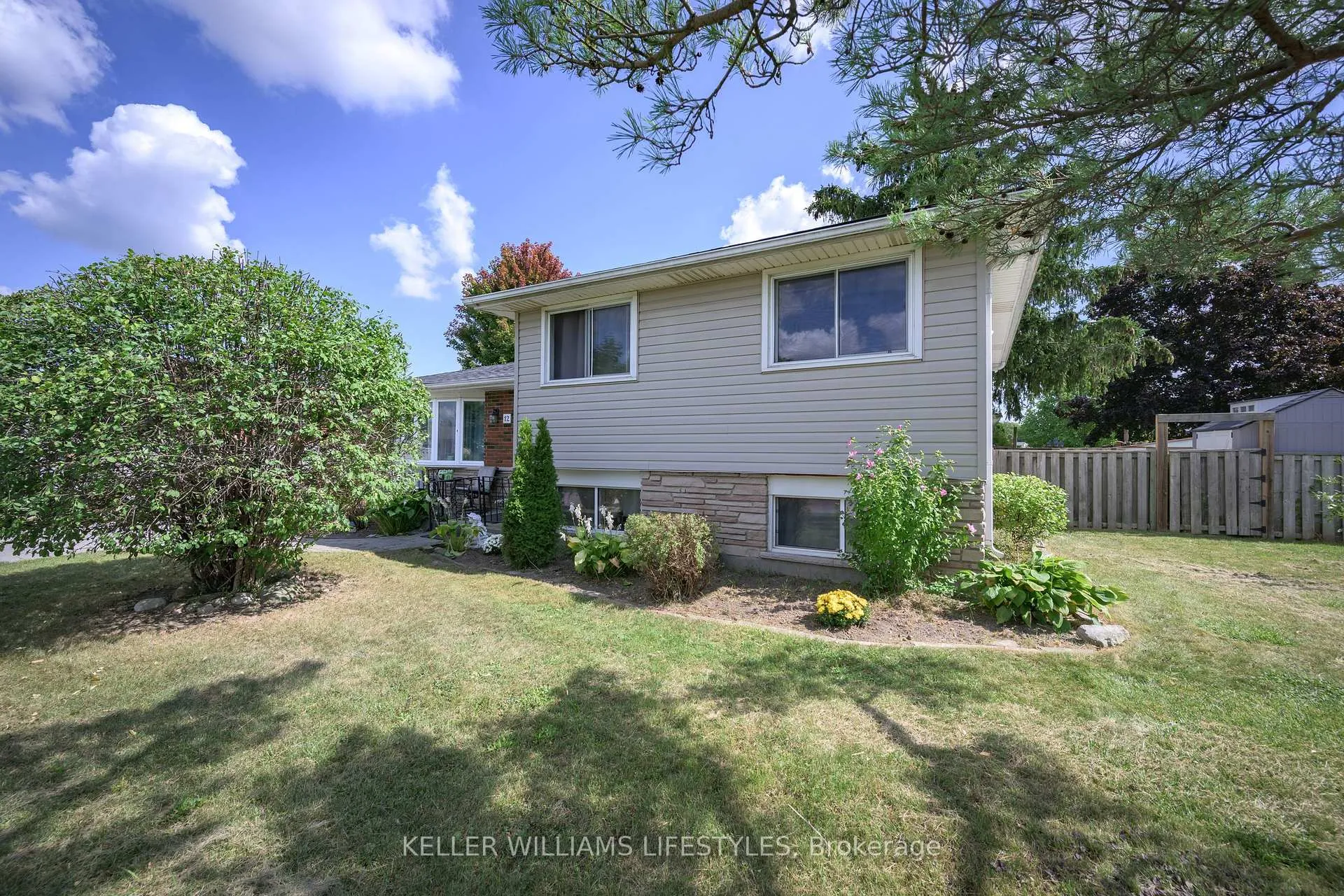 Photo 4 of 12 Stirling Crescent, St. Thomas — HOMEH
